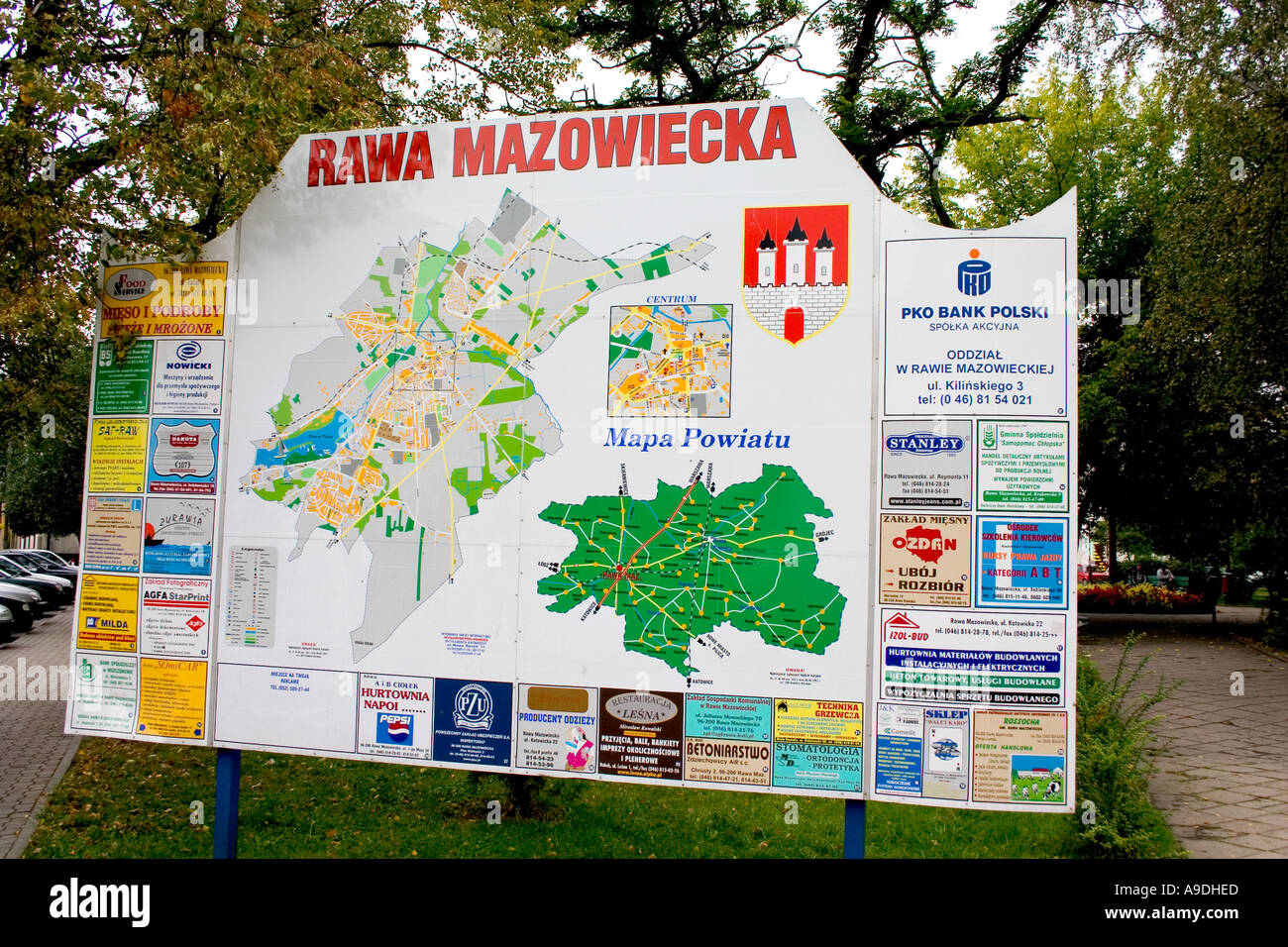 Billboard e mappa della città. Rawa Mazowiecka Polonia Foto Stock