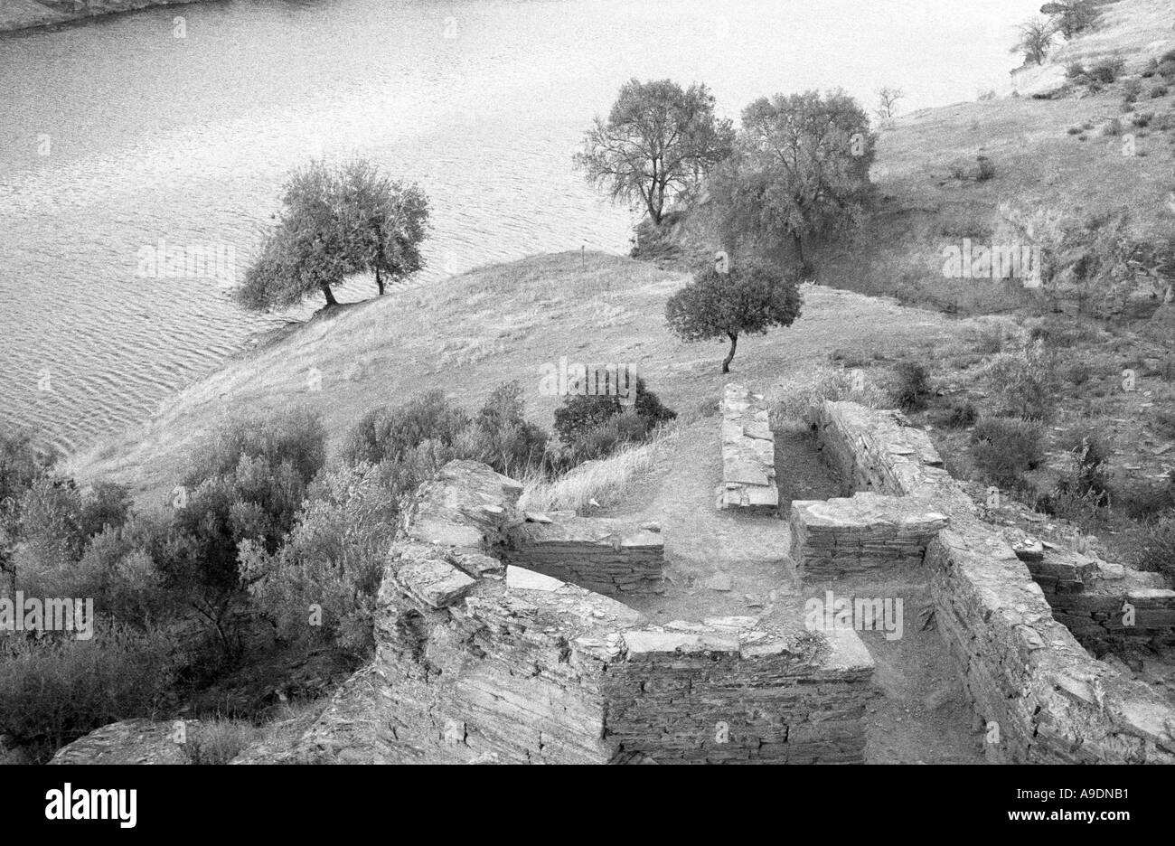 Rovine romane vicino al fiume Guadiana prima della costruzione della diga di Alqueva ora questa zona è sommersa da un 250 sq km lak Foto Stock