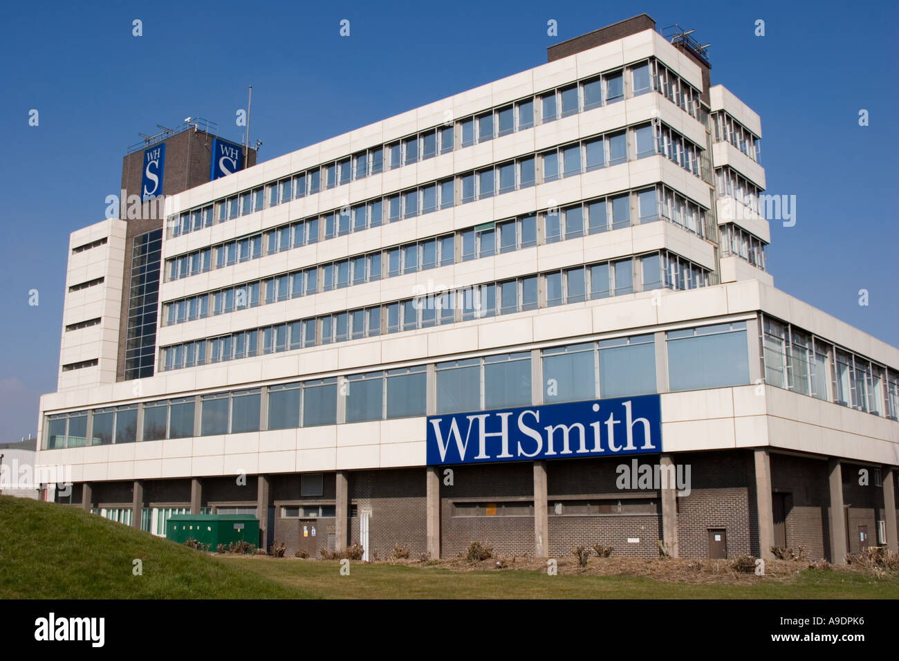 Sede centrale mondiale e un centro di distribuzione di WHSmiths Greenbridge in Swindon Foto Stock