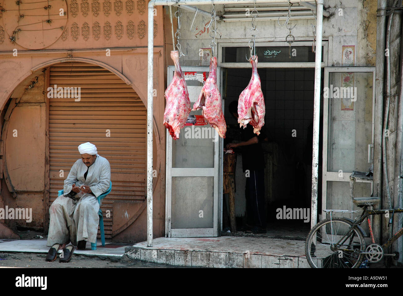 Negozio di macellaio in Market street a Luxor Egitto Foto Stock