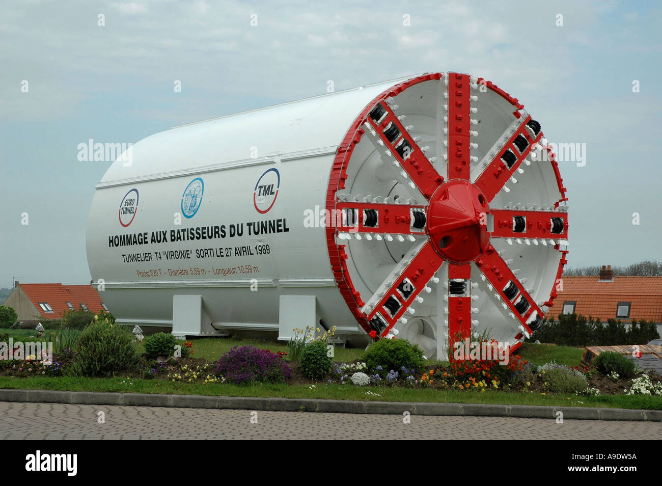 Channel Tunnel Boring Machine utilizzata come memoriale per lavoratori che hanno costruito il collegamento ferroviario Coquelles Francia Foto Stock