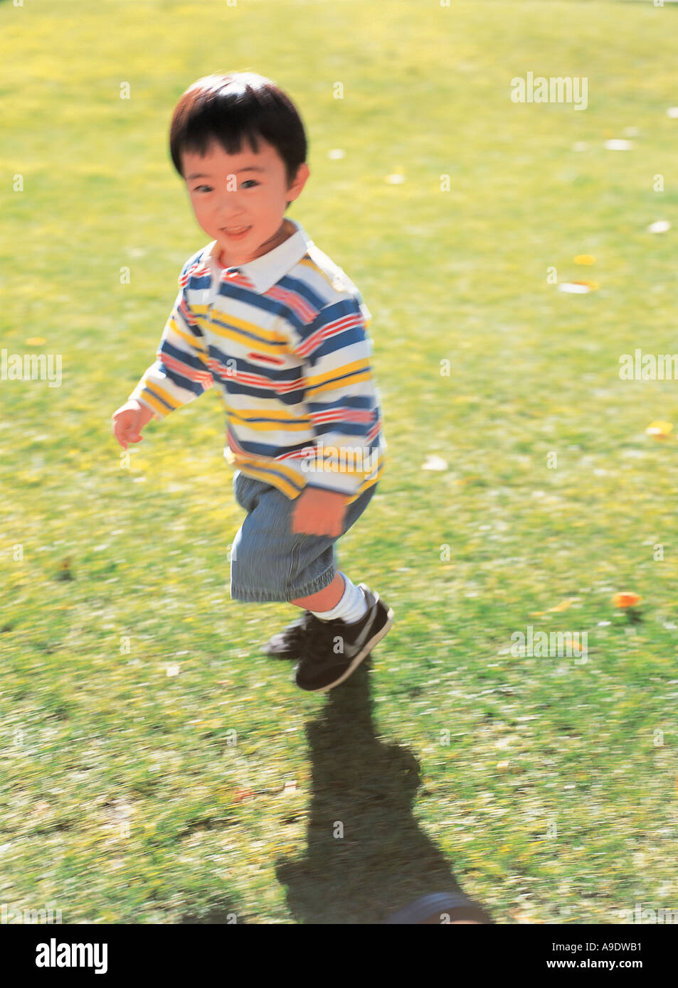 Ragazzo nel parco Foto Stock