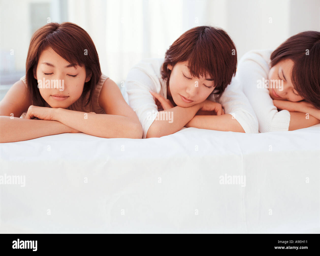 3 donne al chiuso Foto Stock