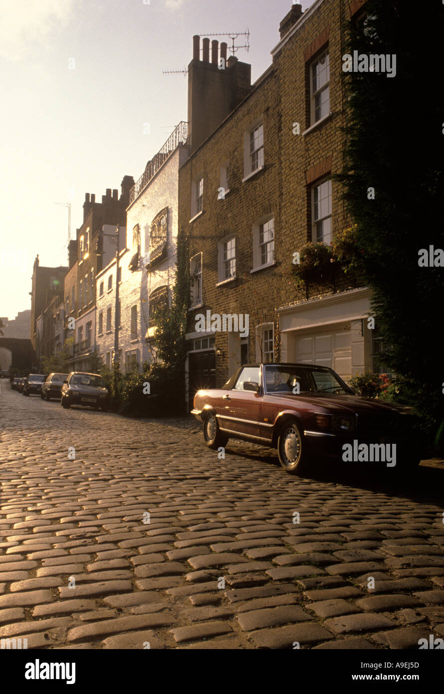 Belgravia in acciottolato mews Road, casa di mews a Belgravia Londra, Inghilterra, intorno agli anni '1995 1990, Regno Unito HOMER SYKES Foto Stock