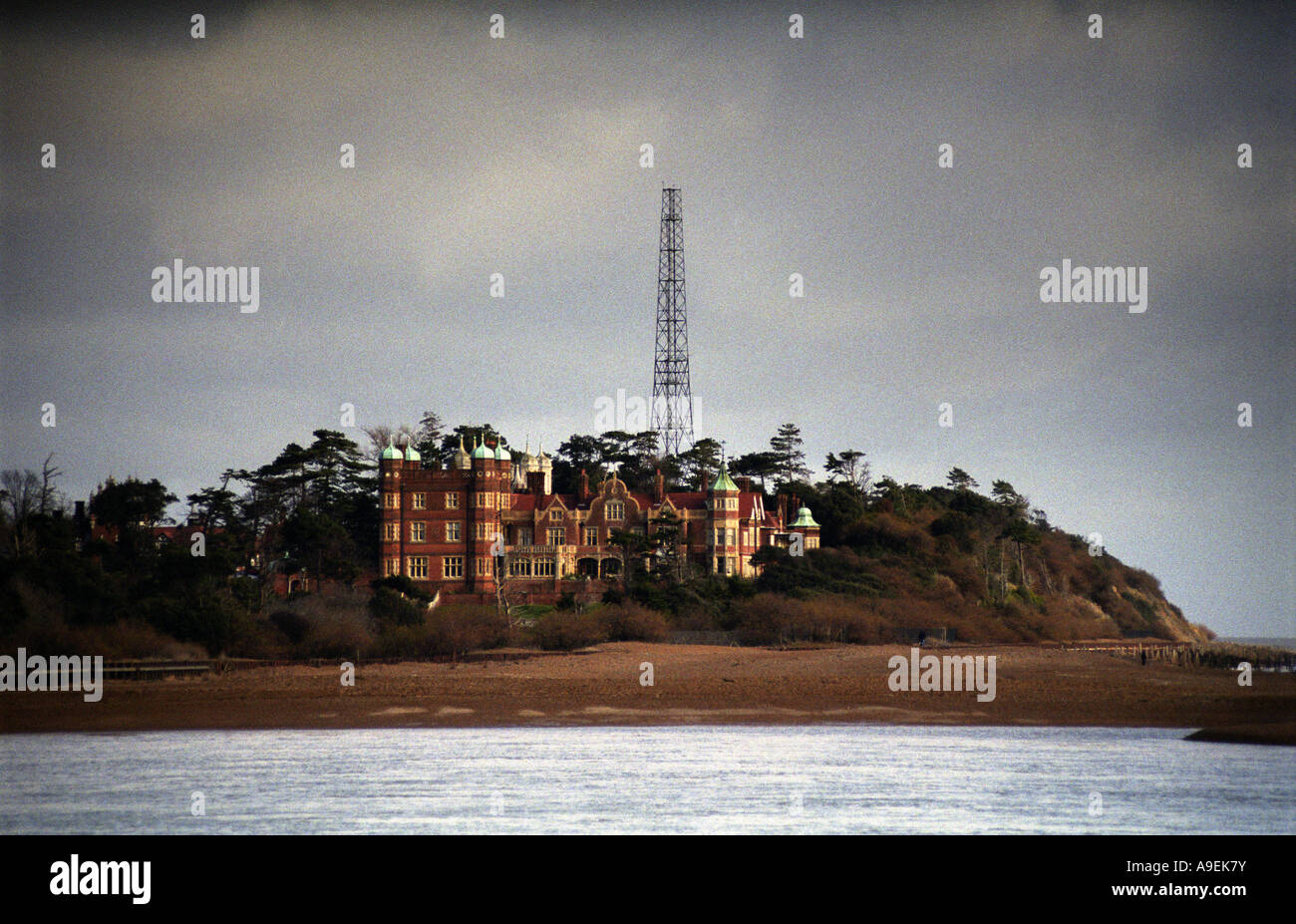 Ex RAF stazione radar a Bawdsey nel Suffolk che mostra l'ultima torre restante che ora è stata persa per erosione. Foto Stock
