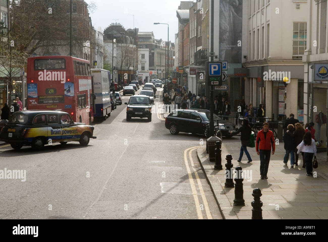 "Kings Road, il Chelsea London SW3. In Inghilterra. Royal Borough di Kensington e Chelsea. HOMER SYKES Foto Stock