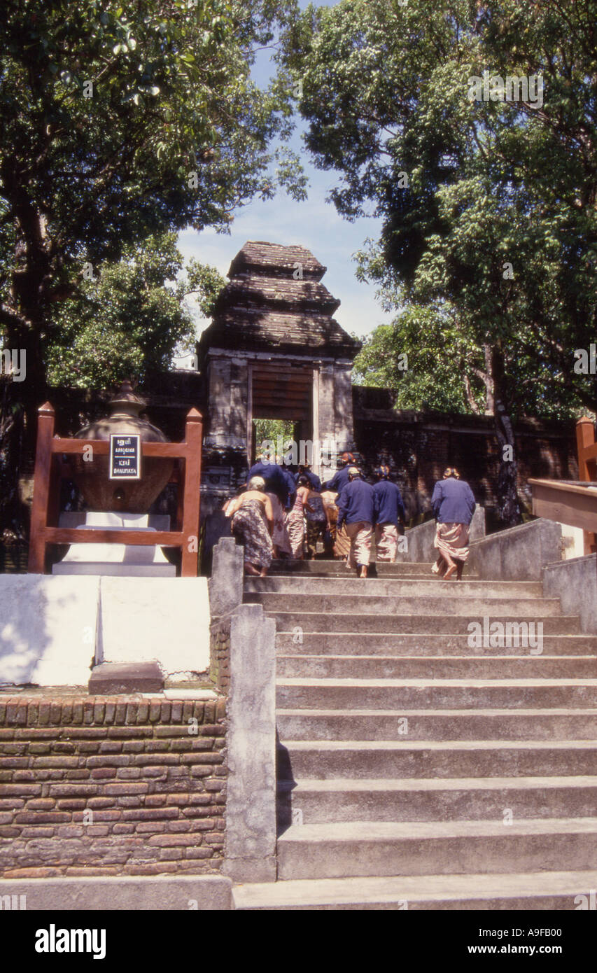 Indonesia Java Centrale pellegrini in visita tombe santo in Imogiri Foto Stock