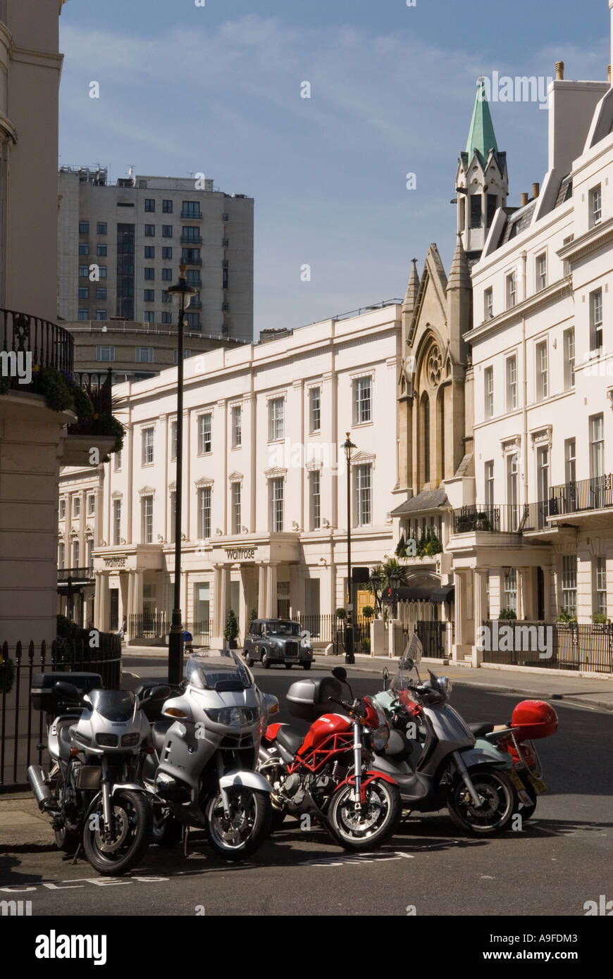 West Halkin Street, Belgravia City of Westminster. London SW1. Inghilterra Foto Stock