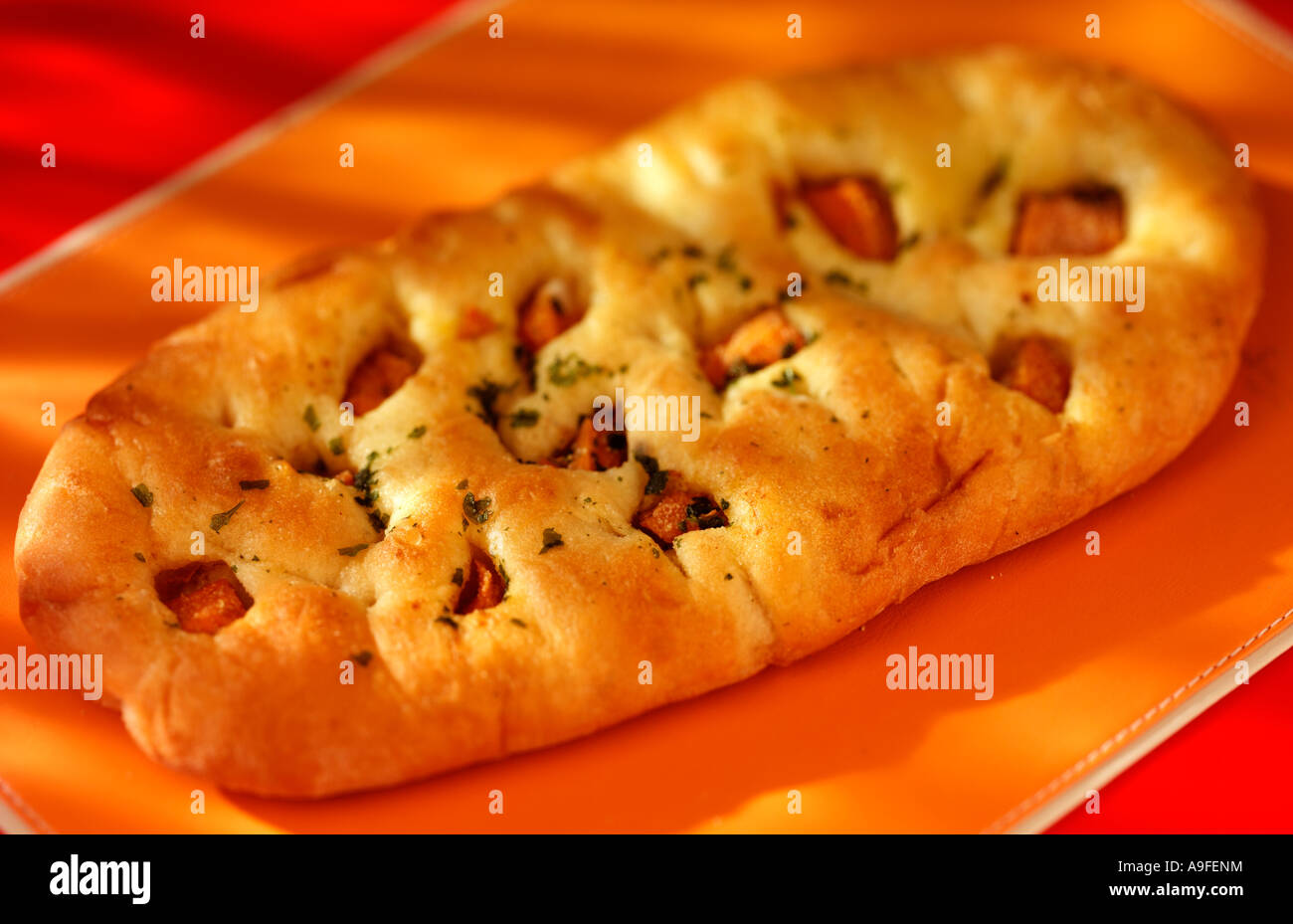 Marocchino pane piatto con carote Foto Stock