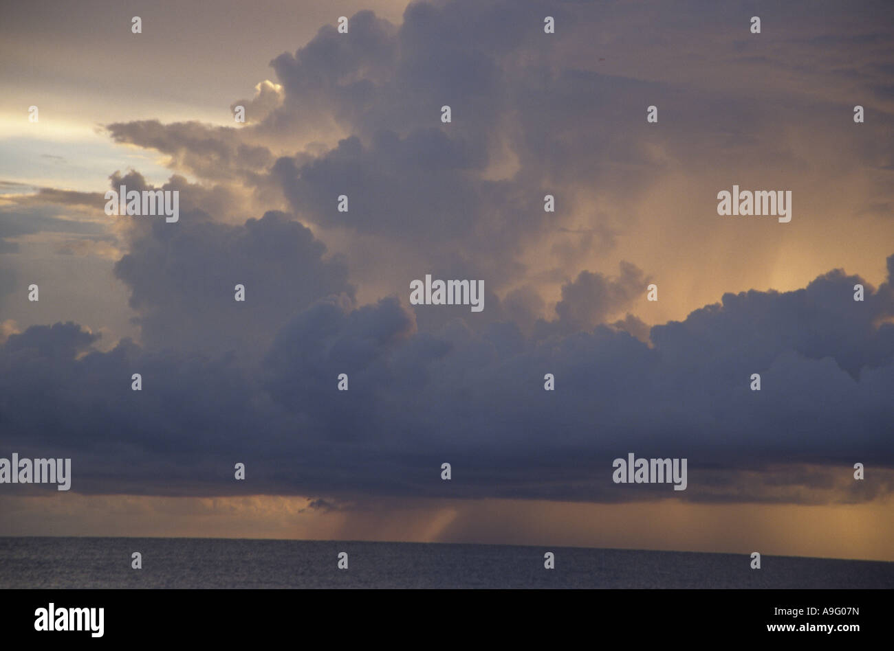 Tramonto sul Golfo del Messico fro Naples, Florida Foto Stock