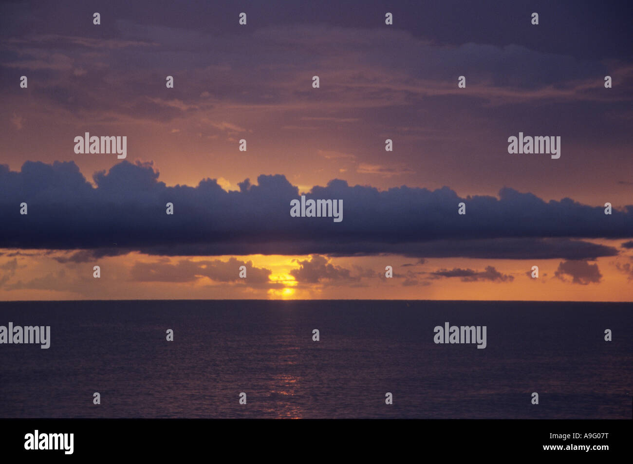 Tramonto sul Golfo del Messico fro Naples, Florida Foto Stock