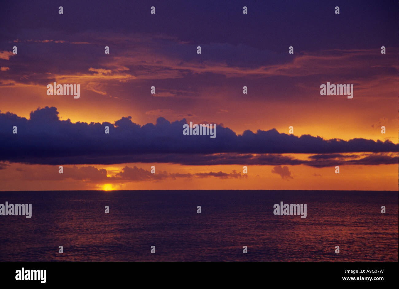 Tramonto sul Golfo del Messico fro Naples, Florida Foto Stock