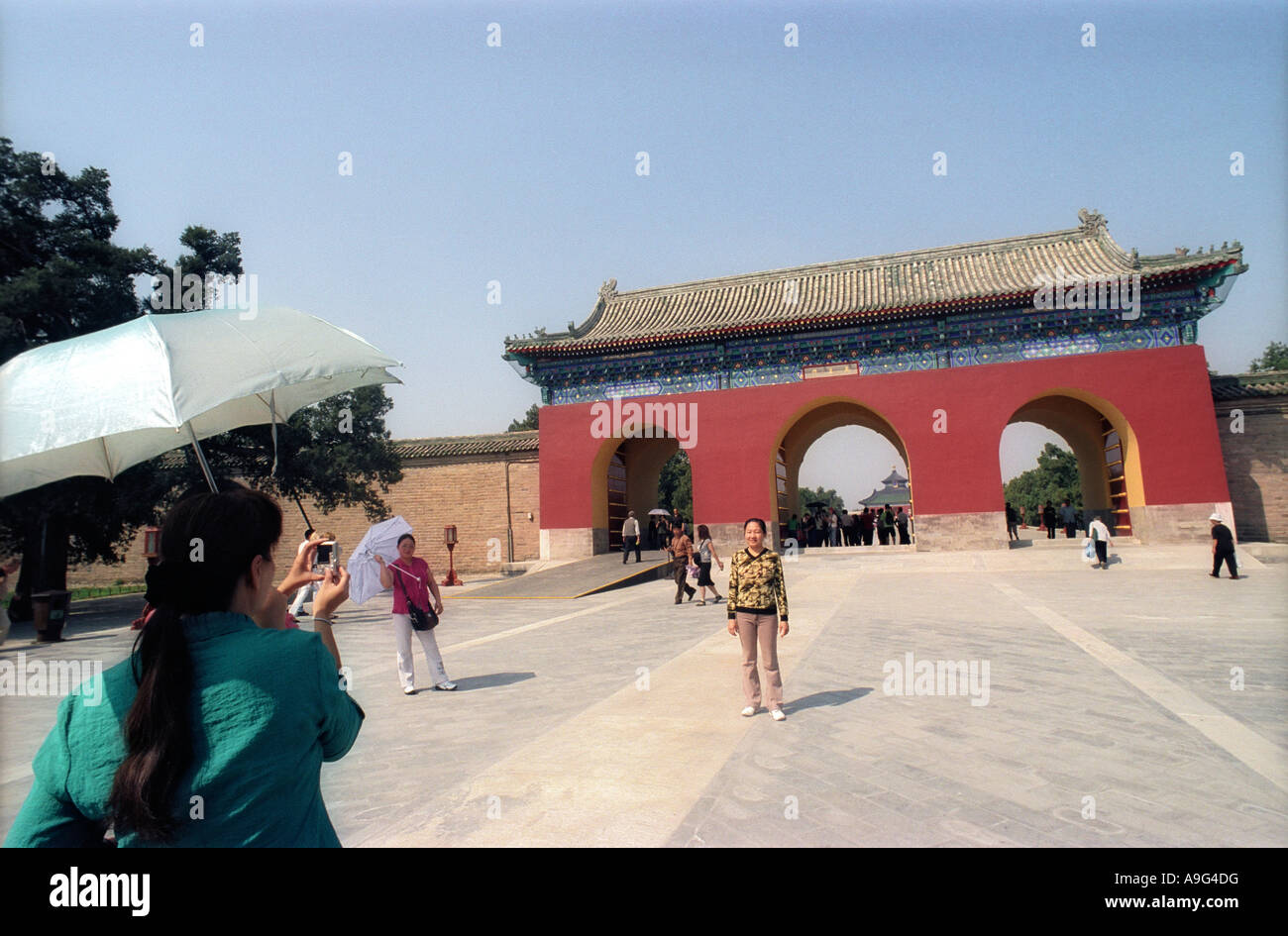 CHN CINA Pechino i turisti per scattare delle foto sulla zona dell'altare del cielo Foto Stock