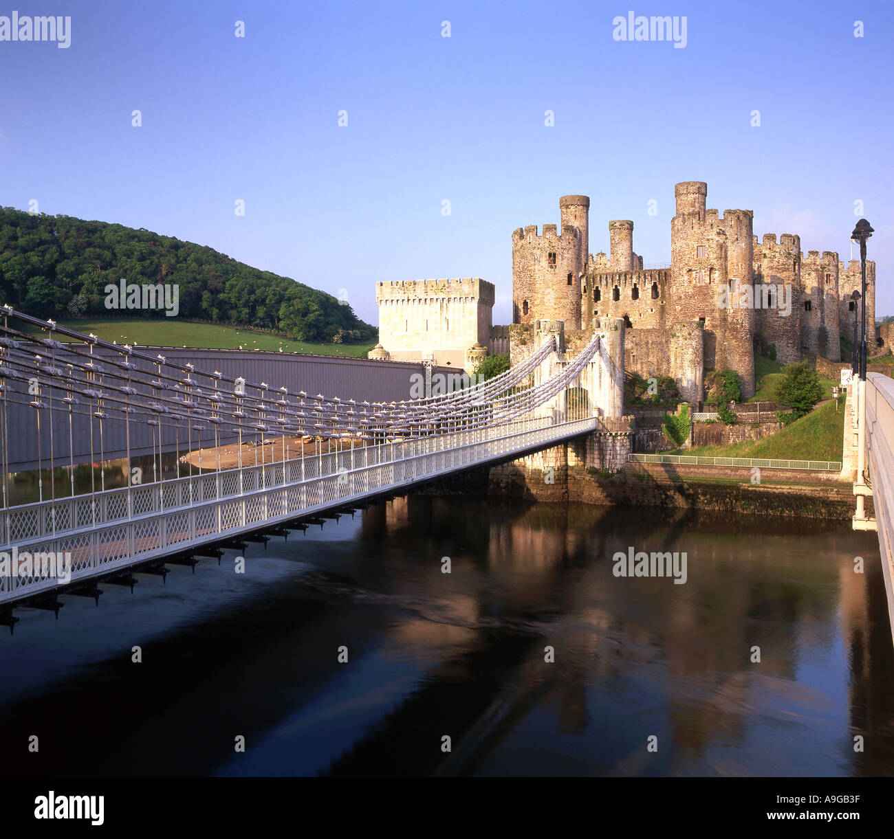 Conwy Castle e Telfords ponte di sospensione Foto Stock