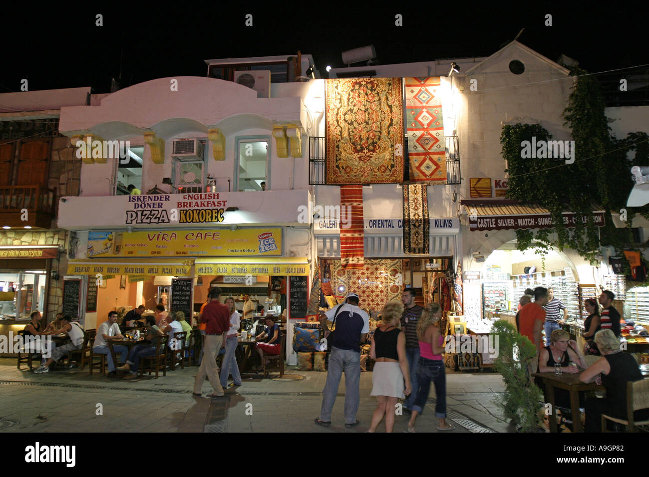 La Turchia egeo costa della penisola di Bodrum bodrum le stradine della città vecchia di notte Foto Stock