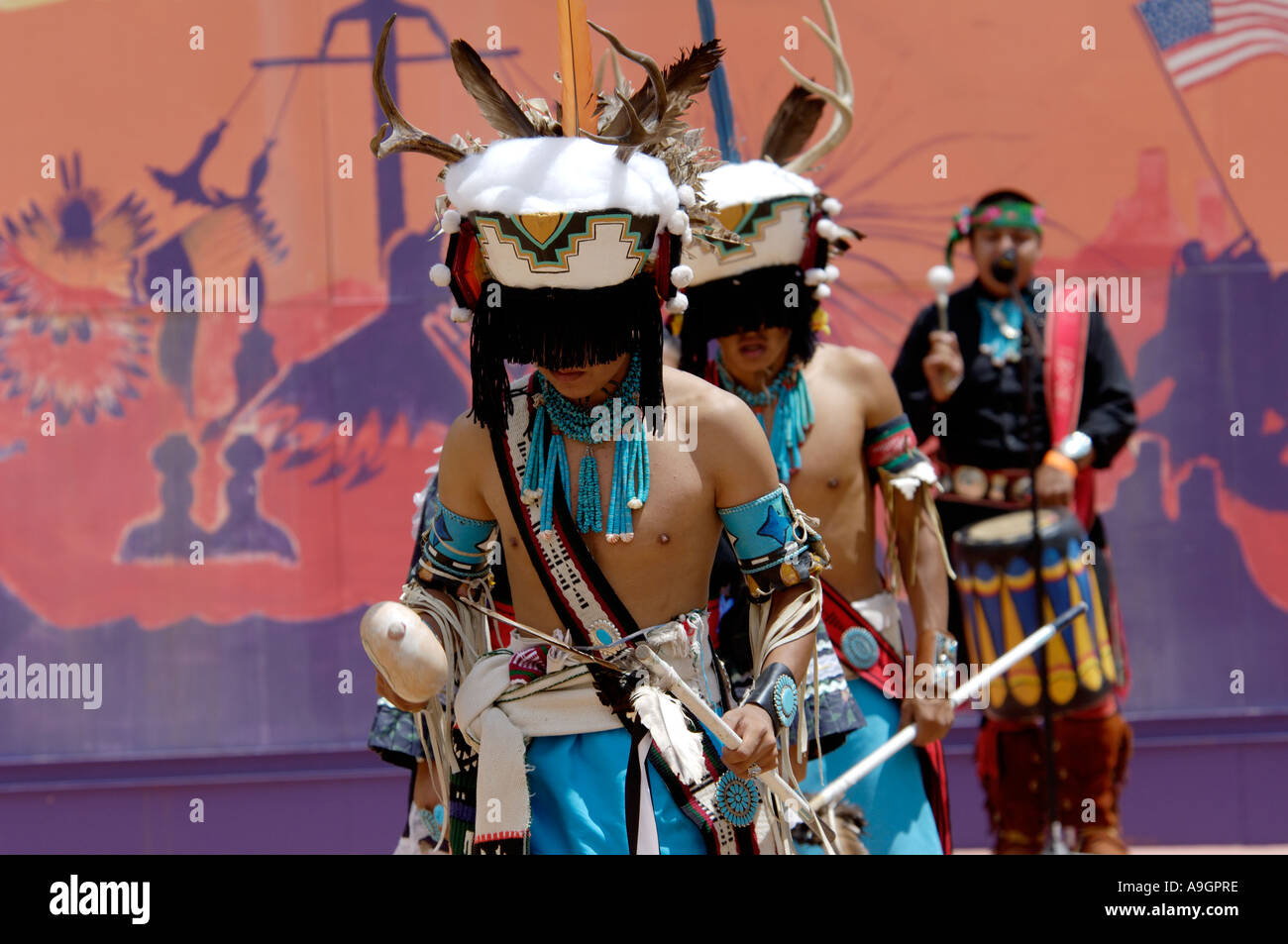 Deer dance di Zuni Pueblo Red Tailed Hawk ballerine alla Intertribal Indian Ceremonial in Gallup New Mexico. Fotografia digitale Foto Stock