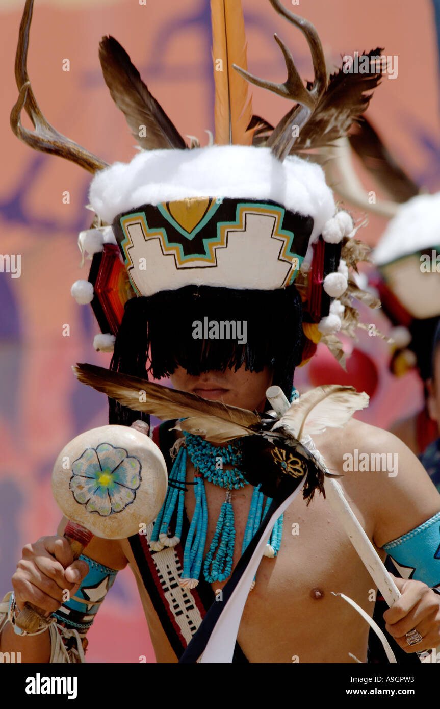 Deer dance di Zuni Pueblo Red Tailed Hawk ballerine alla Intertribal Indian Ceremonial in Gallup New Mexico. Fotografia digitale Foto Stock