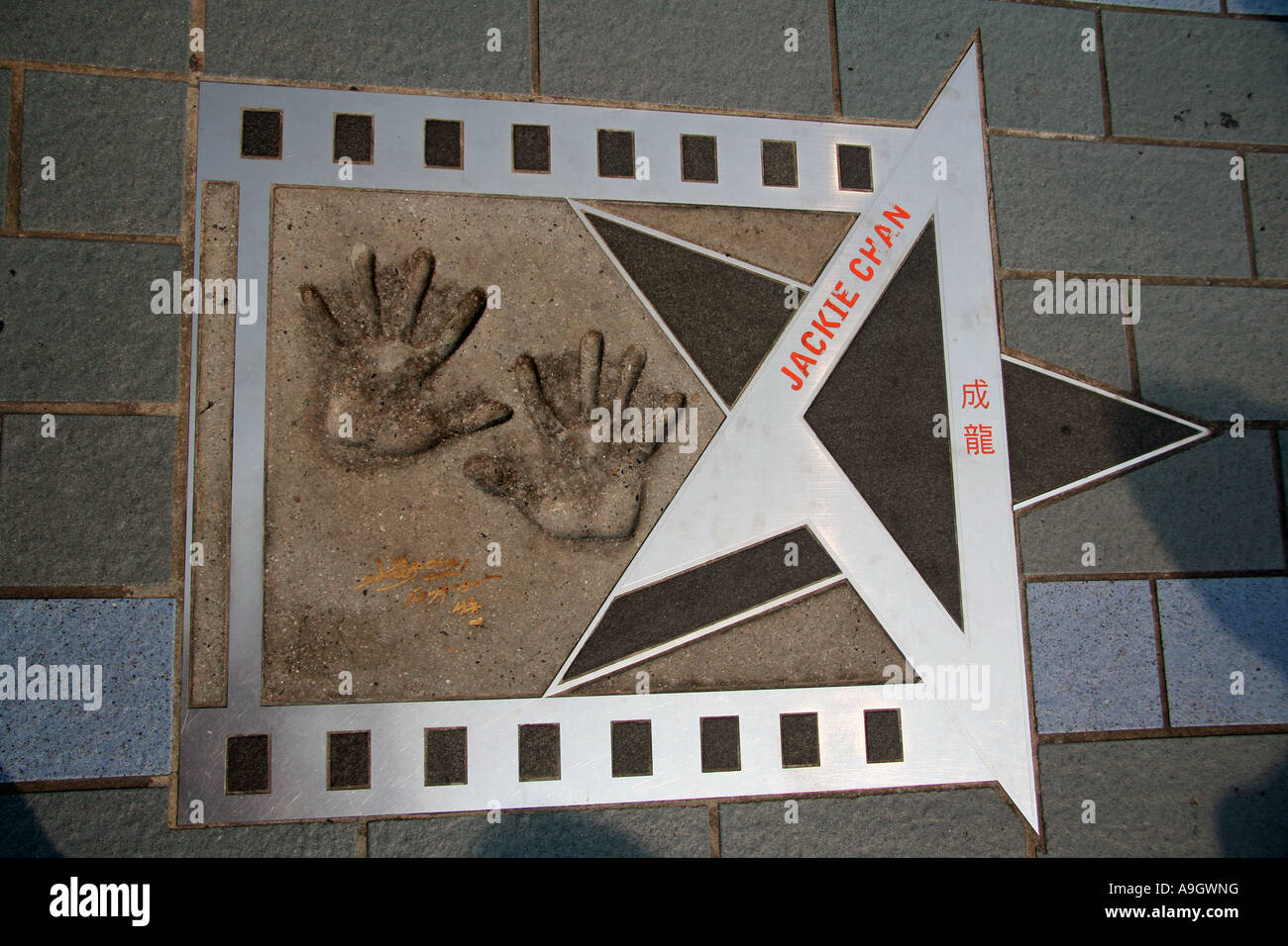 Jackie Chan Handprint Viale delle Stelle Kowloon Hong Kong Cina Foto Stock