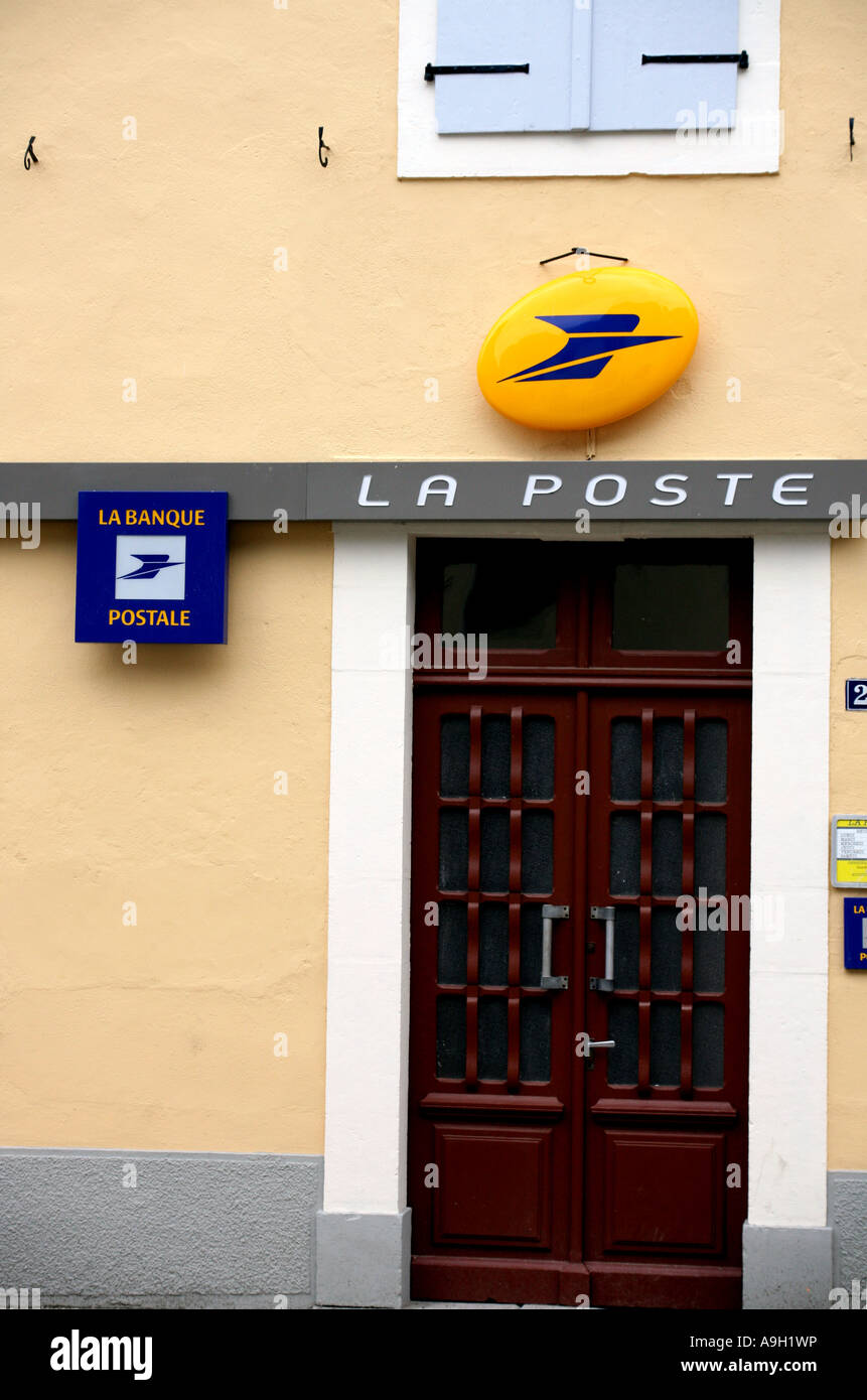 Ufficio postale nel villaggio rurale di Lasseube Francia 2007 Foto Stock