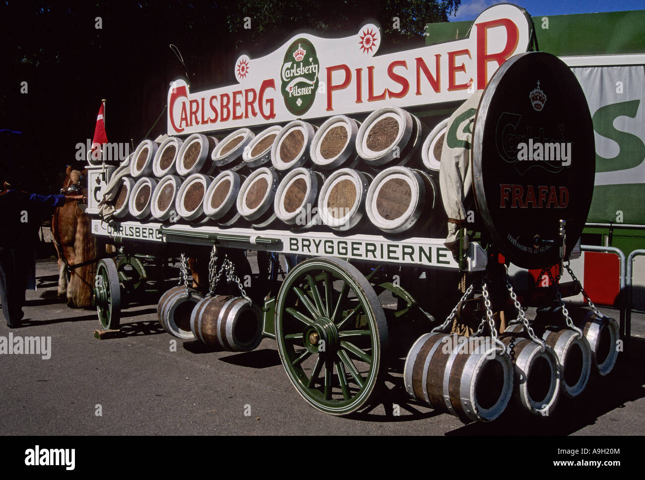 Un carrello di folklore la pubblicità della birra danese Carlsberg a Copenhagen DANIMARCA Foto Stock