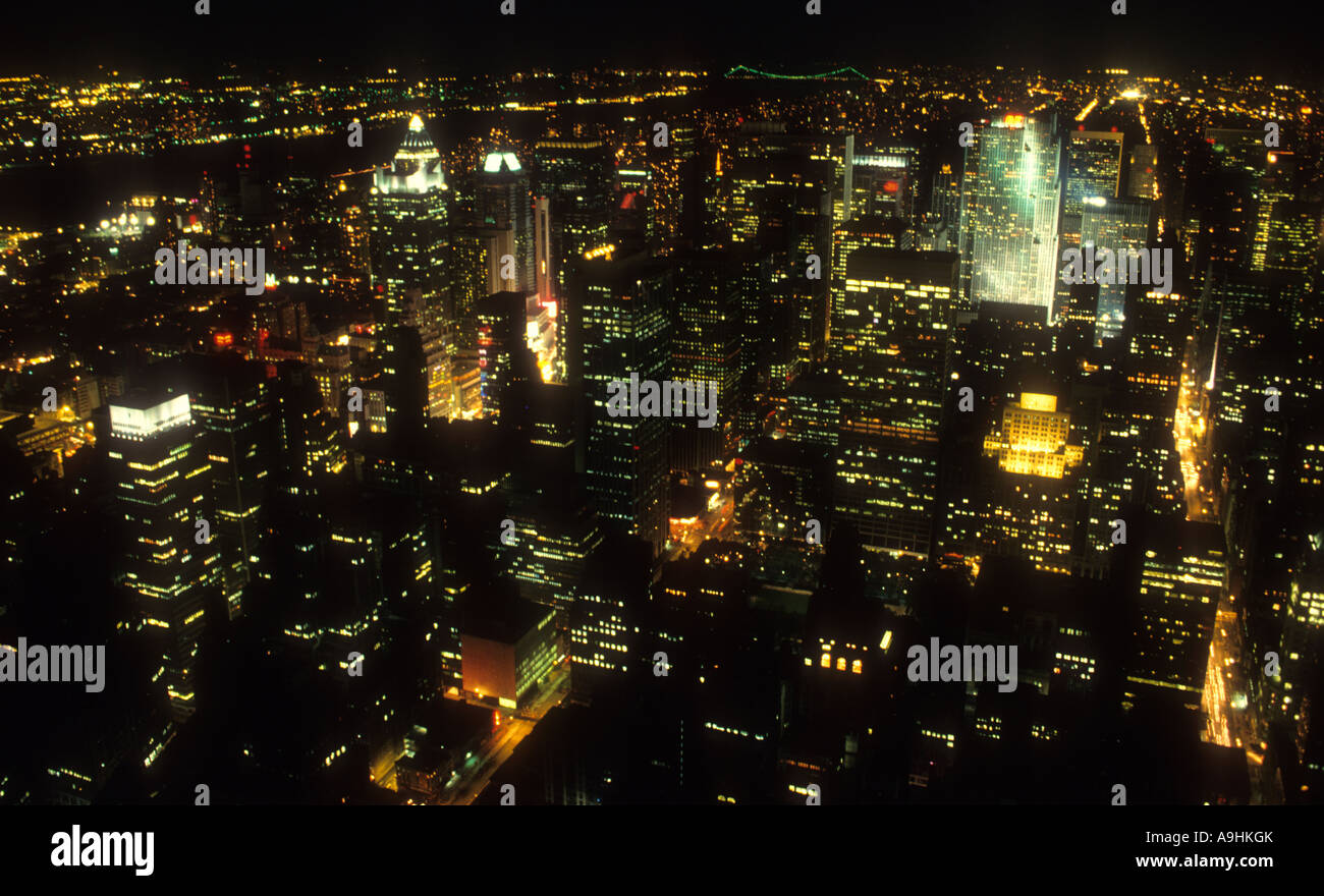 Notte Tempo Manhattan,visto dalla parte superiore dell'Empire State Building. Foto Stock