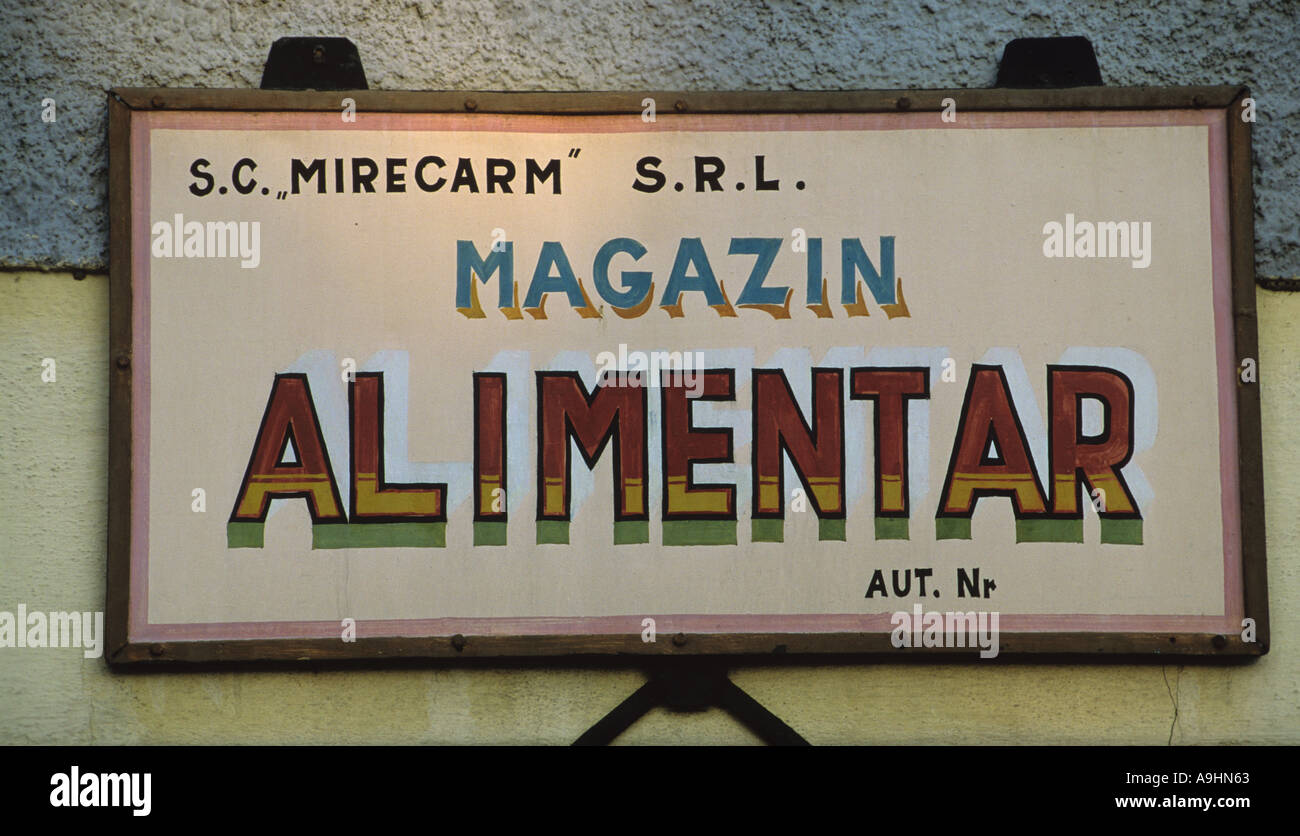 Negozio di generi alimentari a Sighet Signage Romania settentrionale Foto Stock