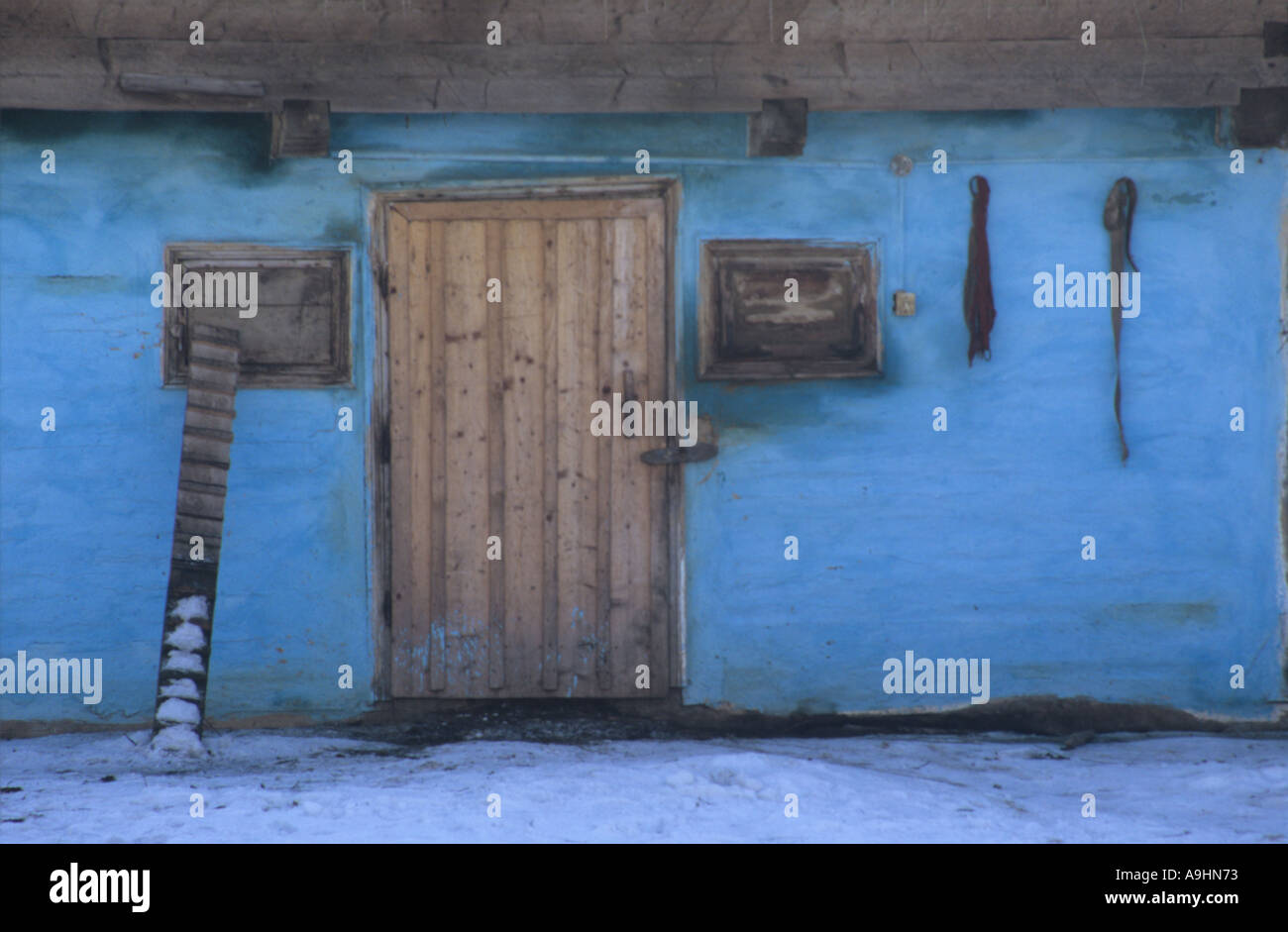 Dipinto luminosamente Fattoria in Transilvania Romania Foto Stock