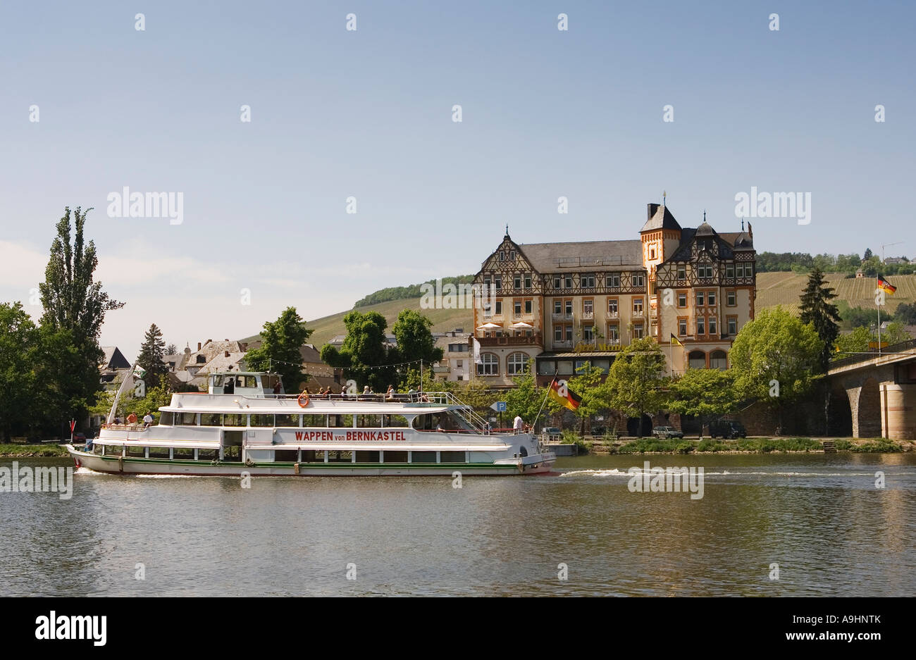Pleisure vaporizzatore di fronte all'Hotel Drei Koenige in Bernkastel Kues Renania Palatinato Germania Aprile 2007 Foto Stock