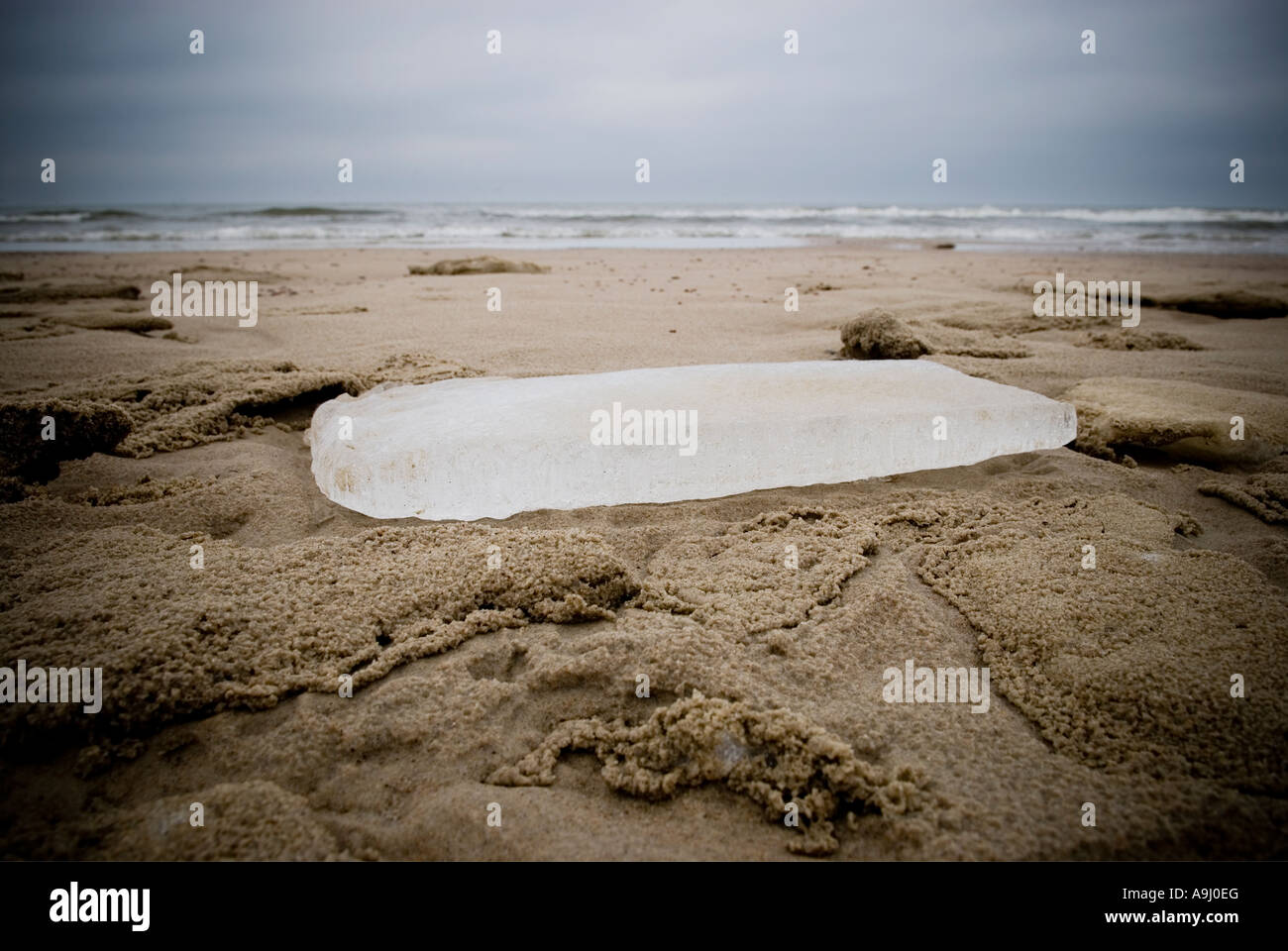 Blocco del Mar Baltico il ghiaccio si è incagliata sulla spiaggia in inverno, Curonian Spit, Lituania Foto Stock