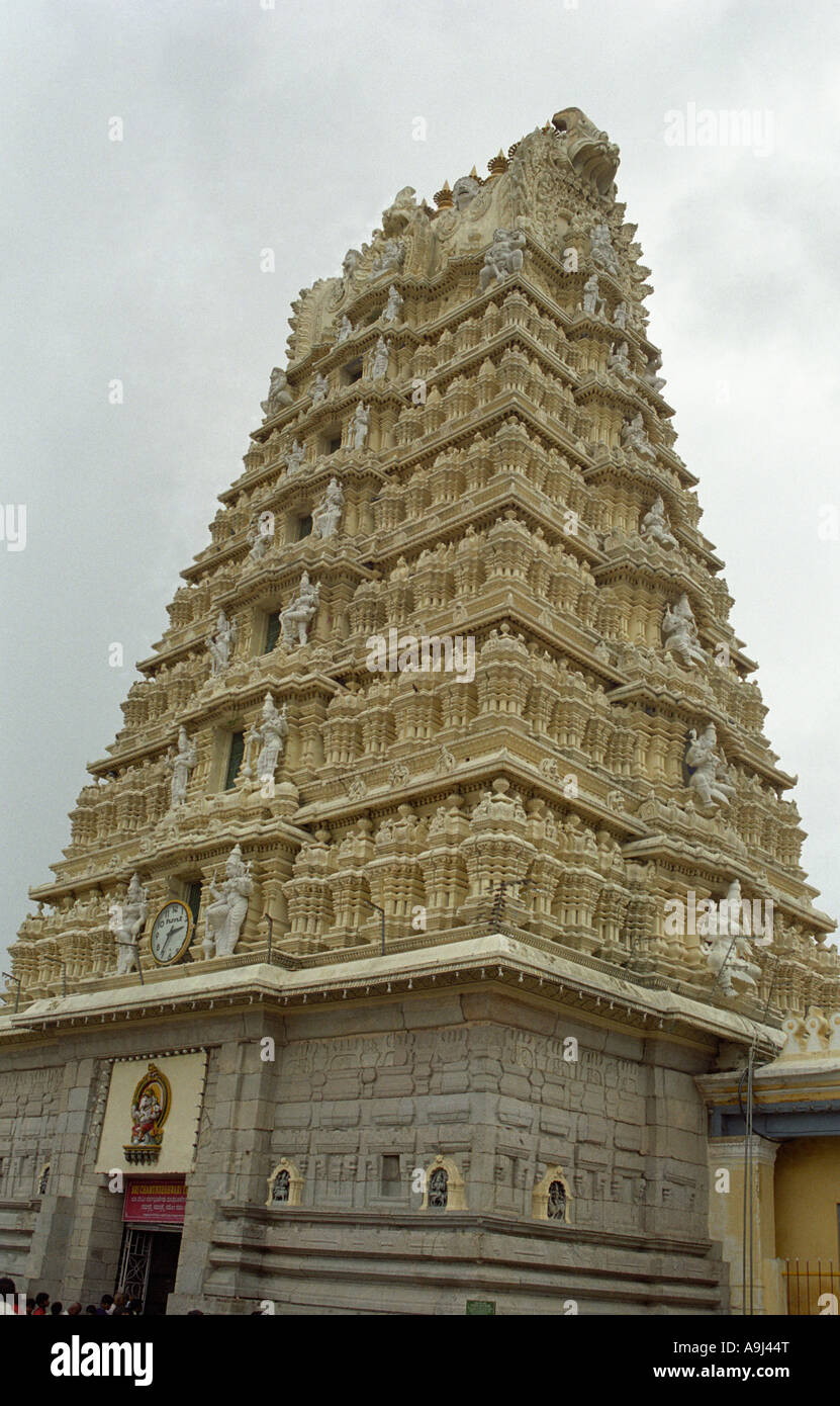 Gopuram o gopura, all'ingresso di un tempio, India Foto Stock