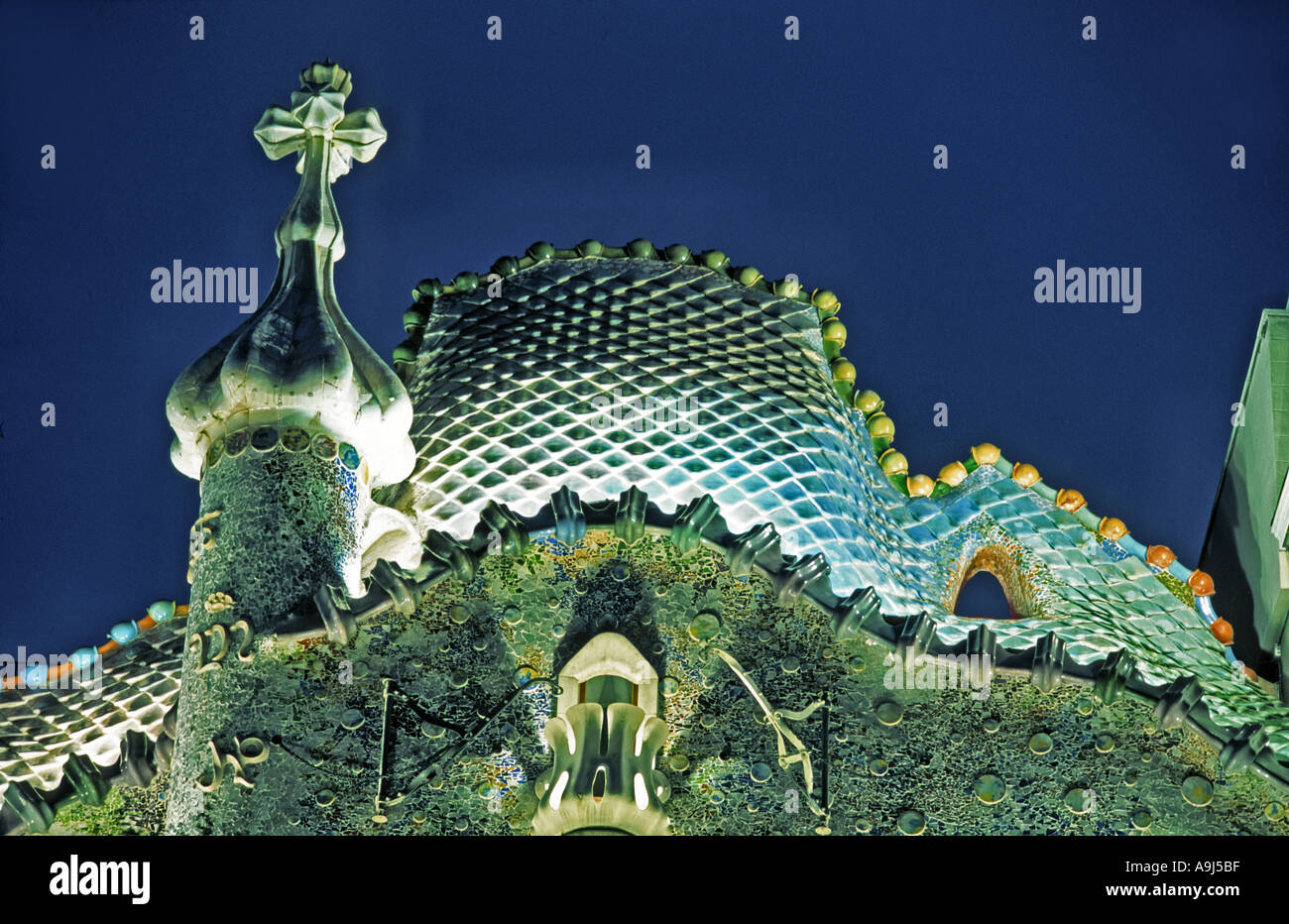Casa Batllo 1904 1906 da Gaudì Barcellona Spagna dettaglio tetto Foto Stock Casa Batllo 1904 1906 da Gaudì Barcellona Spagna dettaglio tetto Foto Stock