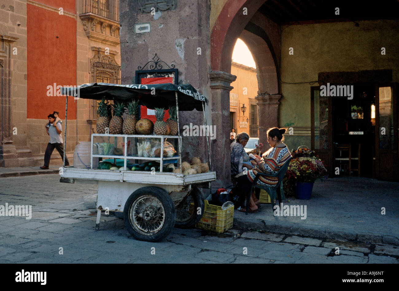 Pressione di stallo di frutta nella città messicana di San Miguel De Allende. Foto Stock