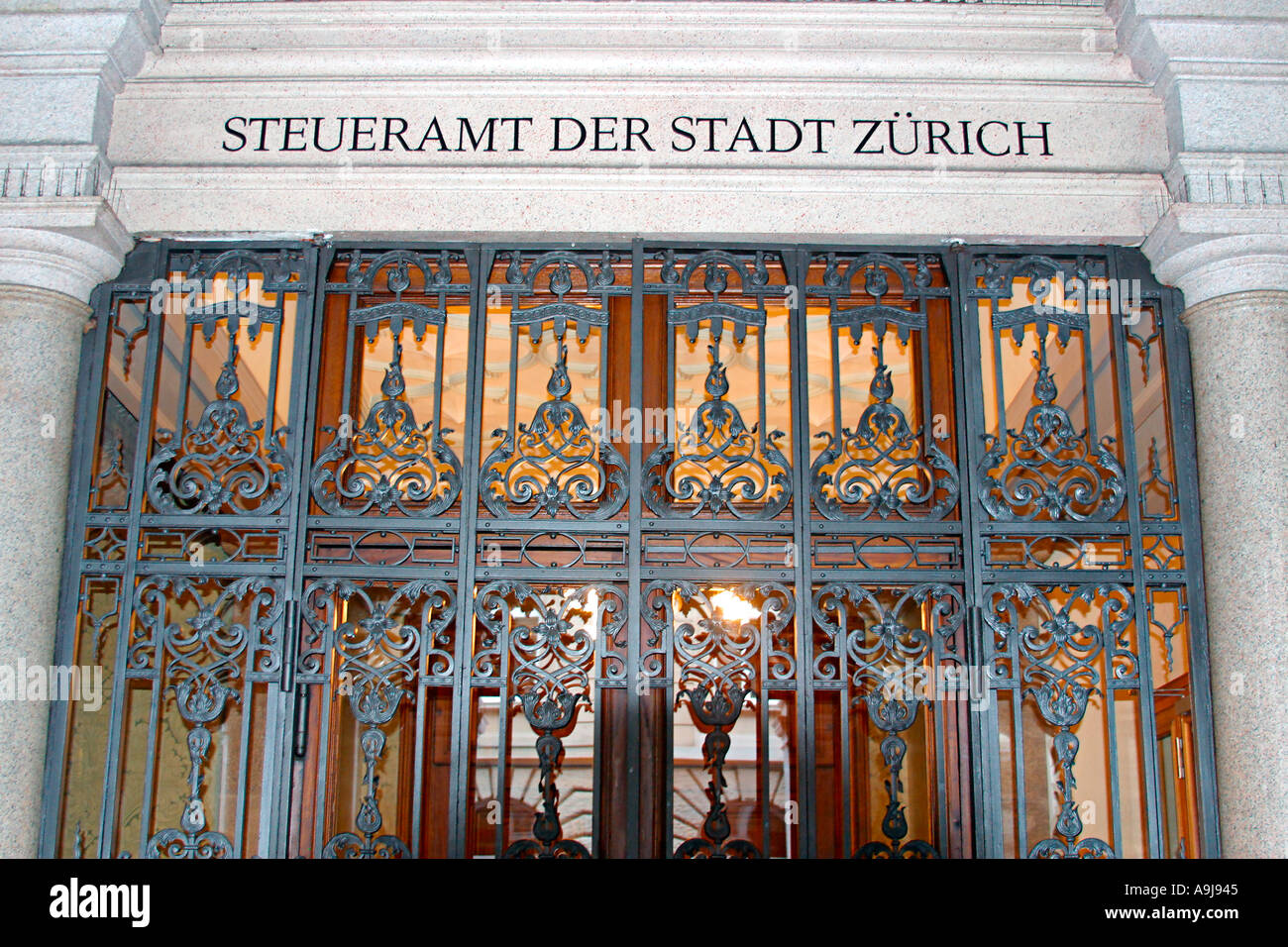 La Svizzera Zurigo ufficio fiscale fassade Foto Stock