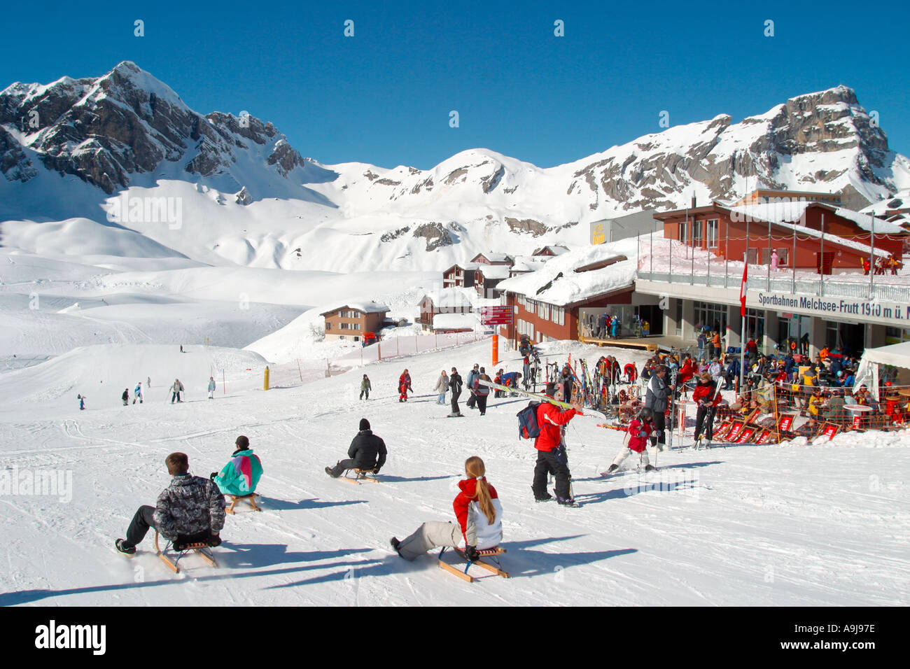 Svizzera Centrale Melchsee Frutt regione di sport invernali della gente lo slittino Foto Stock