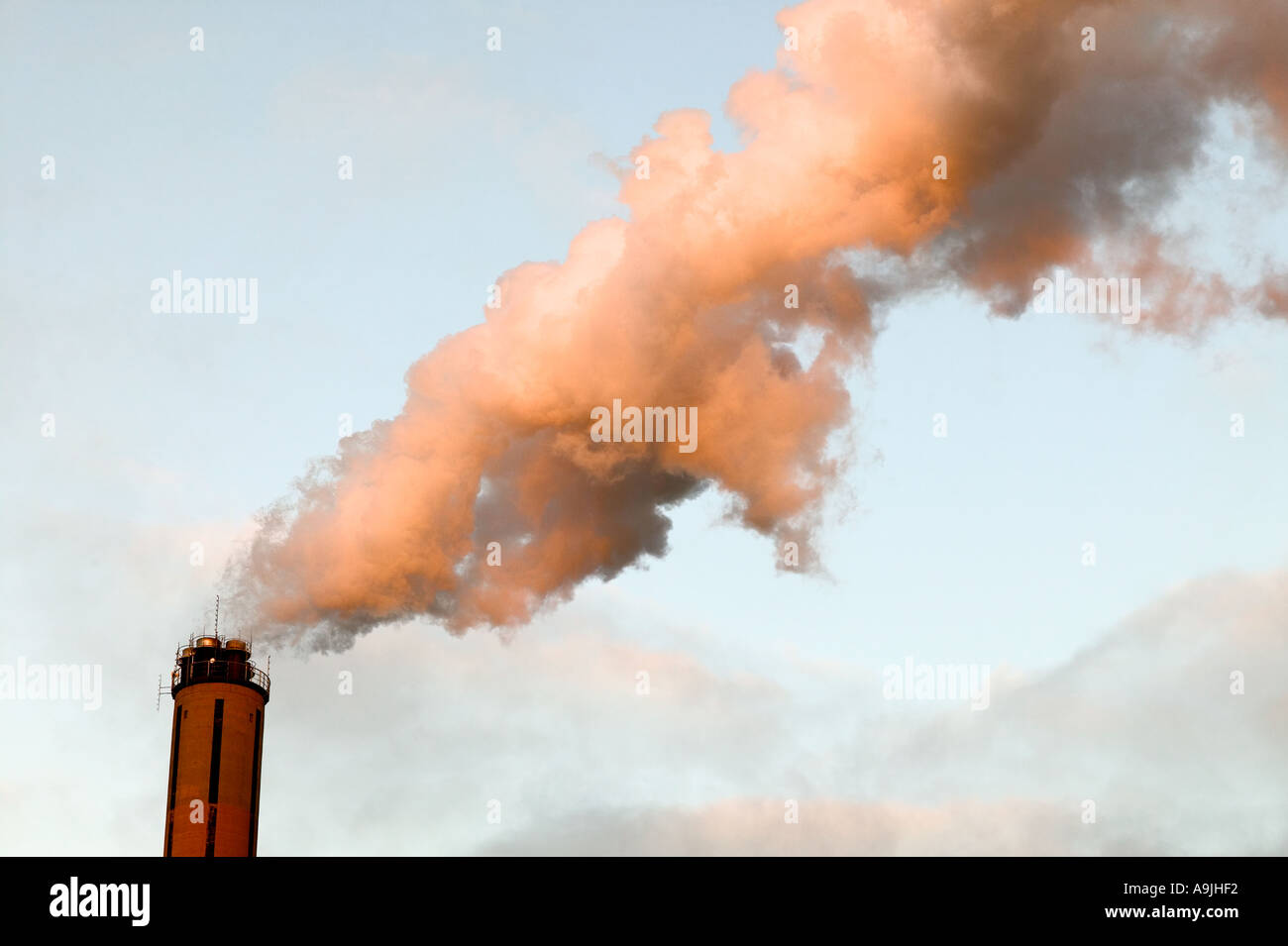 Fumo proveniente da un camino Foto Stock