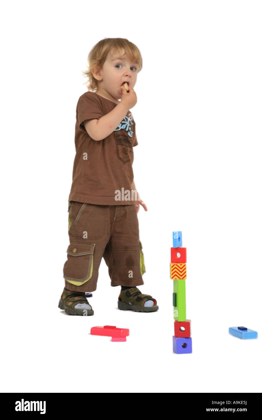 Piccolo ragazzo giocando, Germania Foto Stock