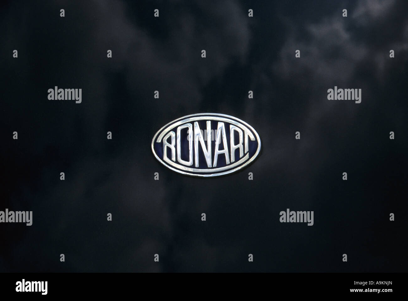 Auto Ronart badge. Inglese Il costruttore di auto 1985. Ronart auto auto badge marque British motif maker Foto Stock