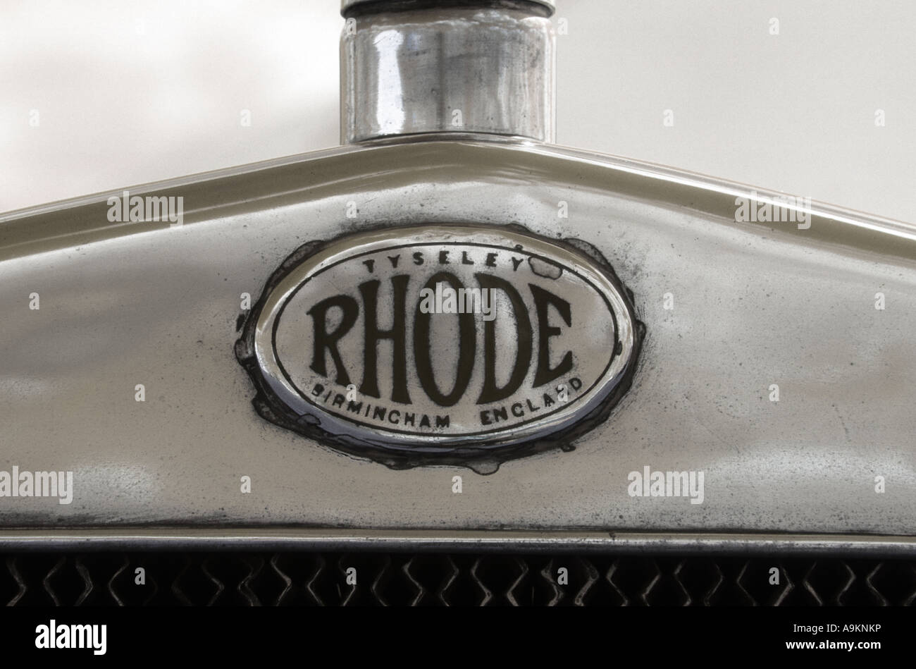 La Rhode del 1924. Inglese Il costruttore di auto 1921 al 1933. La Rhode auto auto badge marque British motif maker Foto Stock