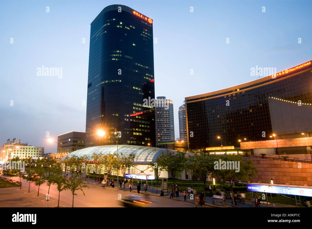 CHINA WORLD TRADE CENTRE HOTEL E CENTRO COMMERCIALE COMPLESSO SULLA STRADA JIANGUOMENEI CHONGWEN Pechino CINA Foto Stock