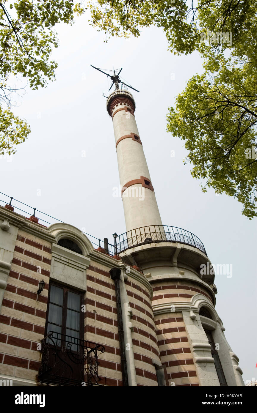 Segnale MEREOROLOGICAL Tower edificio dall'epoca coloniale del BUND SHANGHAI IN CINA Foto Stock