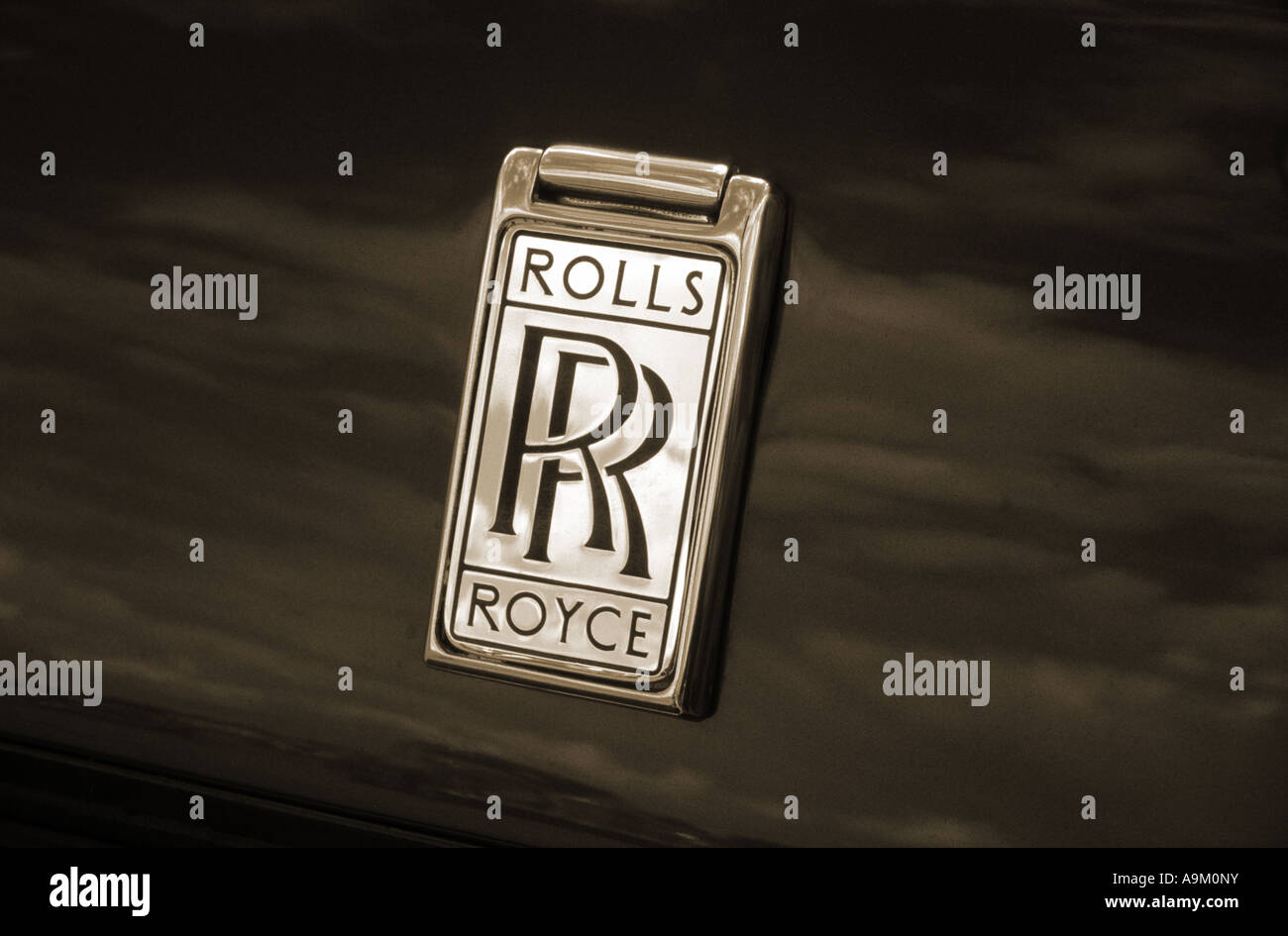 Rolls Royce Silver Spirit. Inglese Il costruttore di auto 1904 per data. Rolls Royce auto auto badge marque British maker Foto Stock