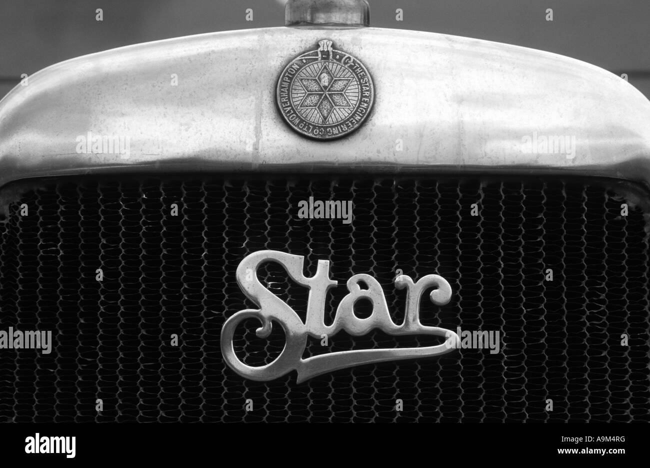 Star car badge. Inglese Il costruttore di auto 1898 al 1932. Star car auto badge marque British maker motif Foto Stock
