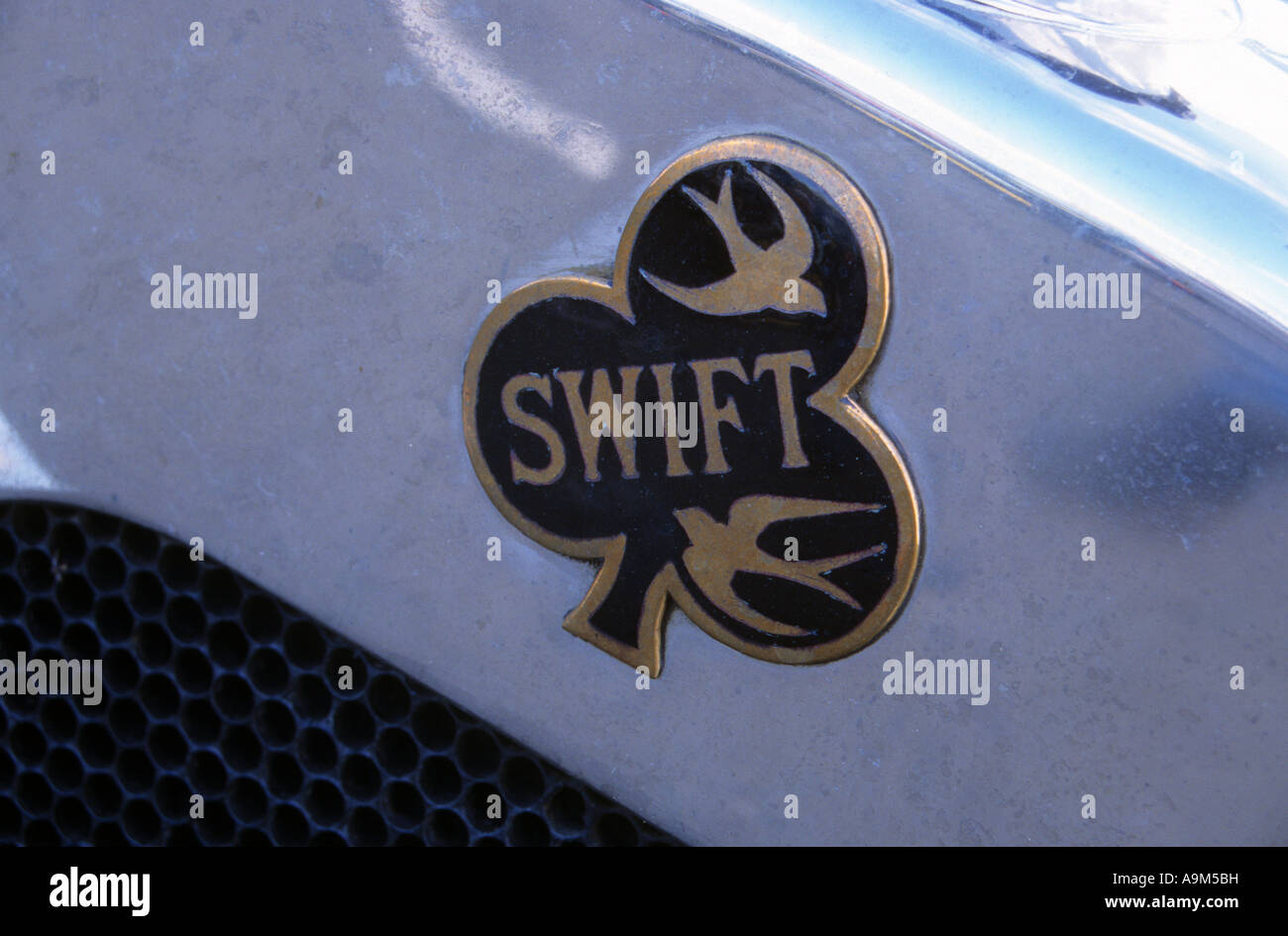 Swift car badge. Vettura inglese relativi produttori da 1900 a 1931. Swift auto auto badge marque British maker motif Foto Stock