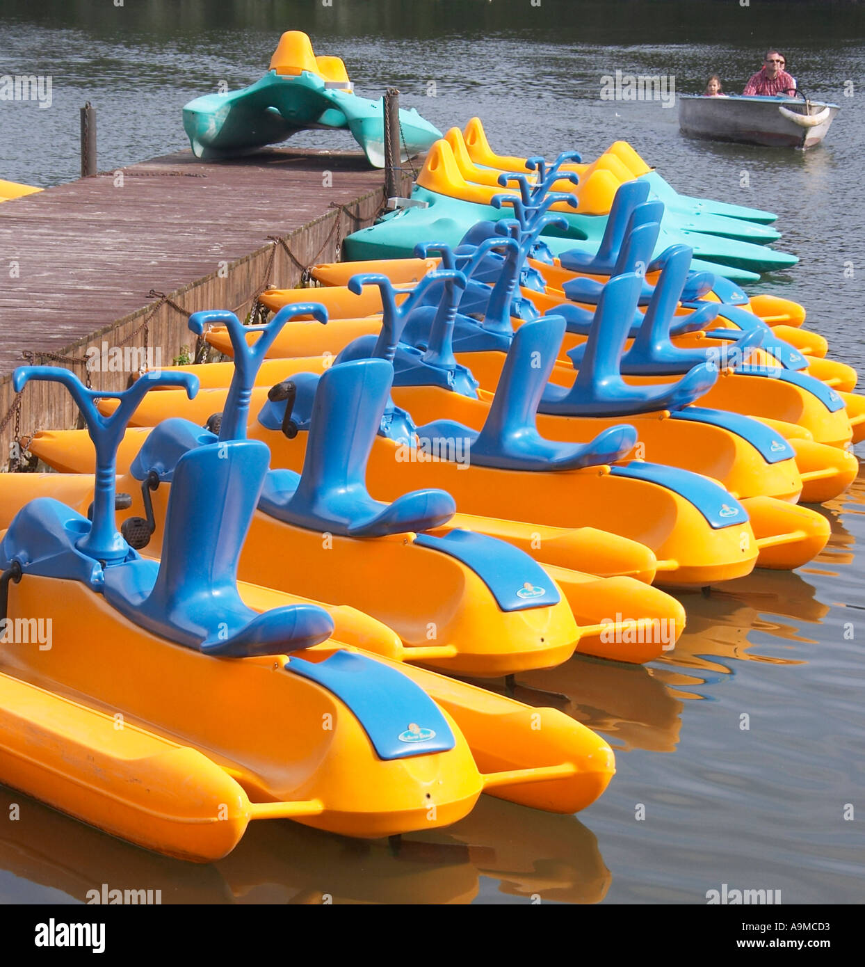 Noleggio di barche a pedali Foto stock - Alamy