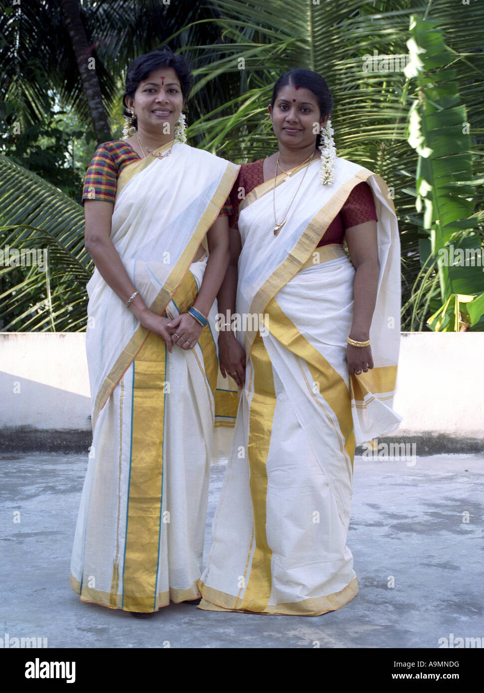 Le donne nel tradizionale abito DI KERALA Foto Stock