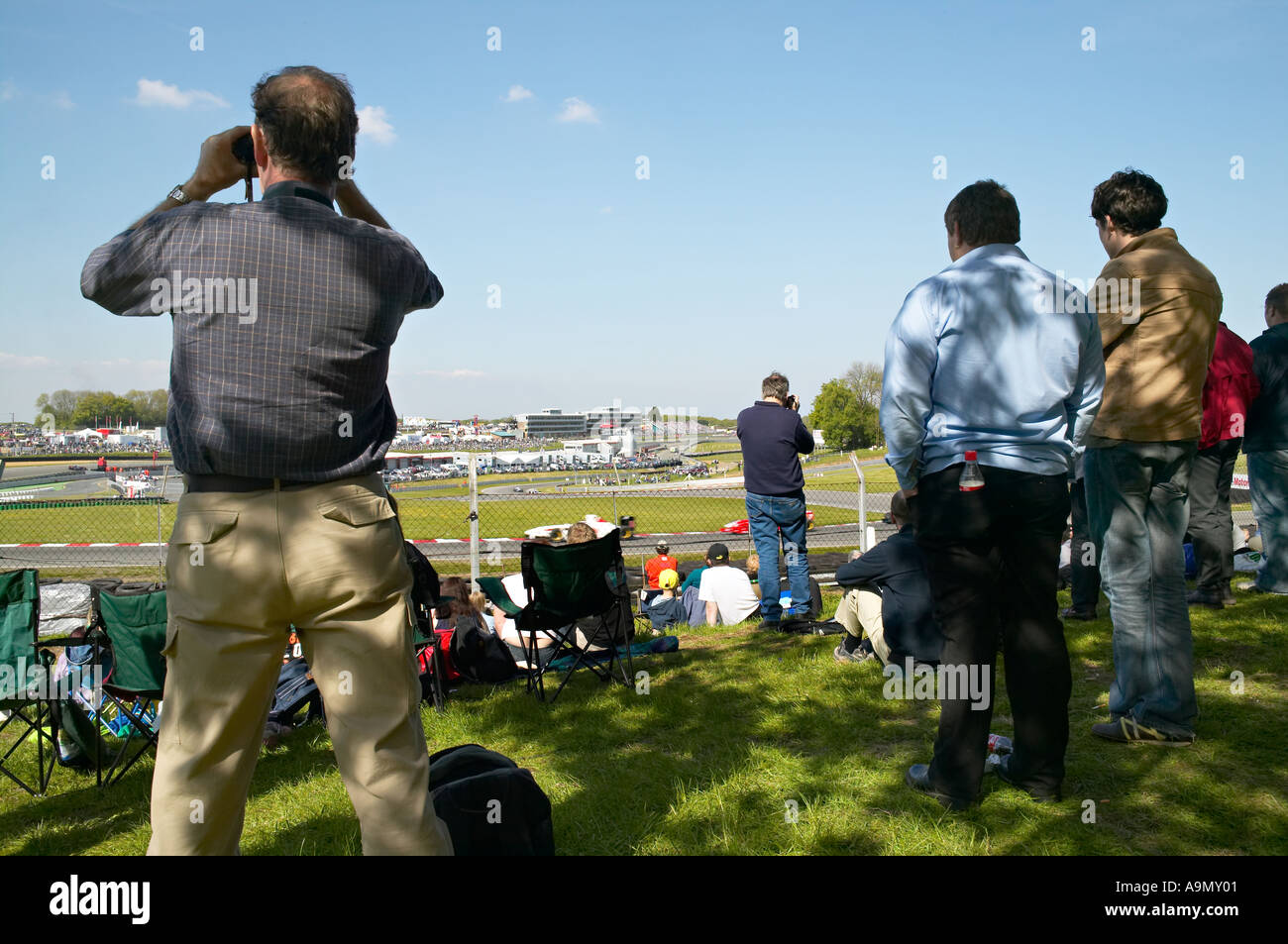 Gli spettatori della gara di Brands Hatch il circuito kent england Foto Stock