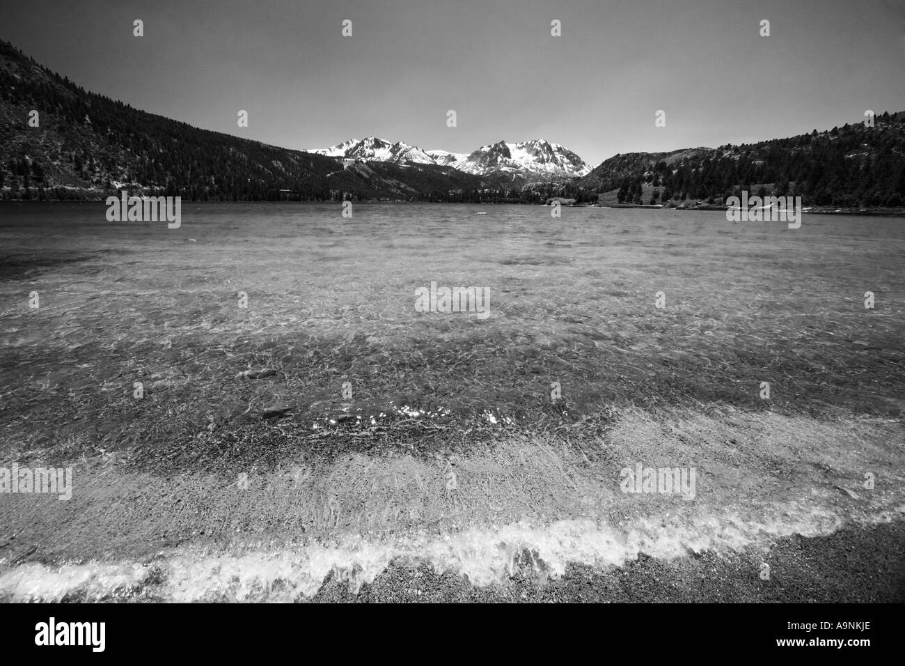 Giugno lago nel giugno Lago di loop di Inyo National Forest in California Foto Stock