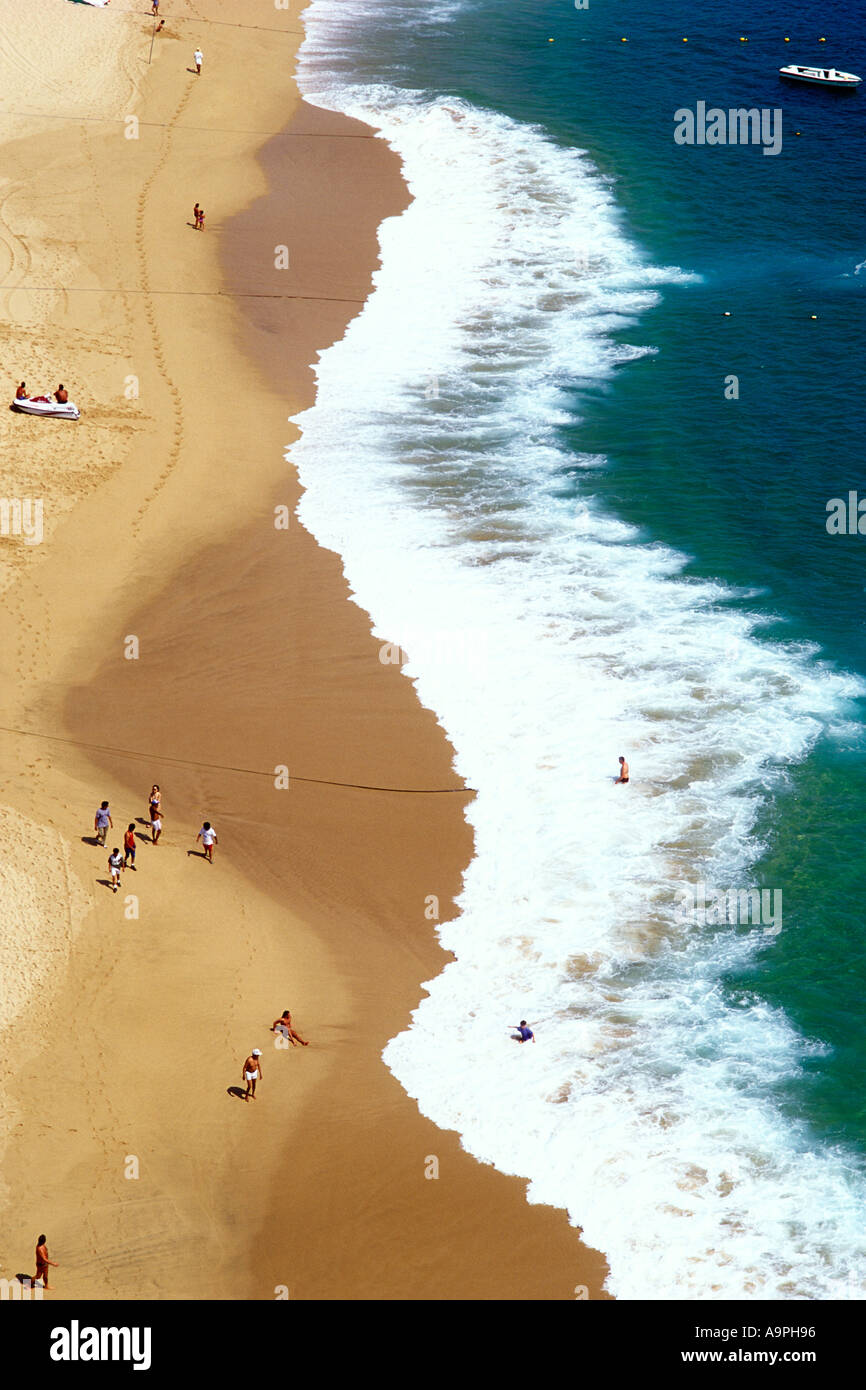 Messico Acapulco vista aerea del surf e la spiaggia Foto Stock