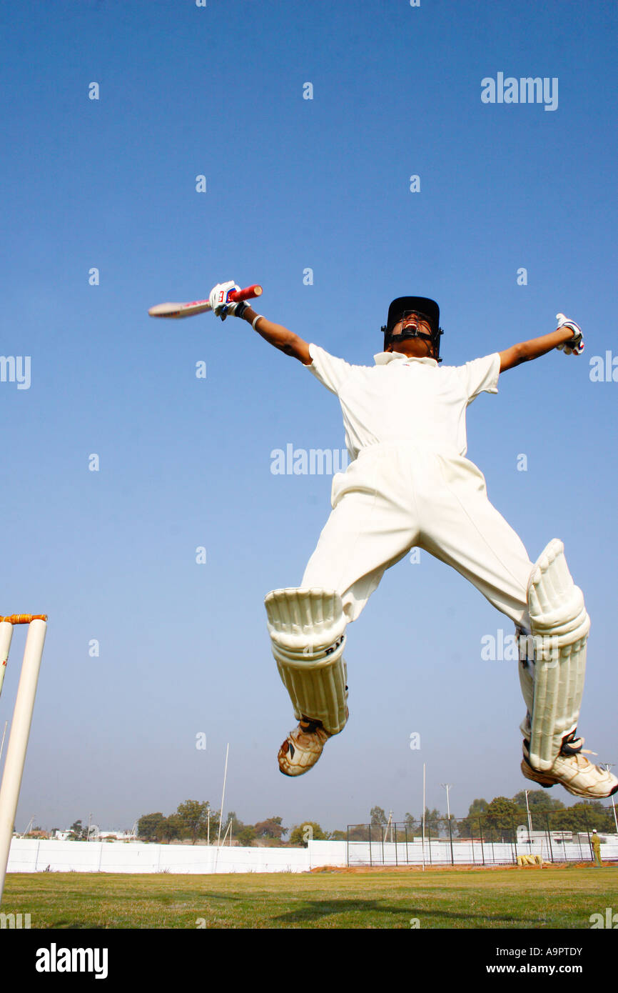 Battitore per celebrare la sua vittoria Foto Stock