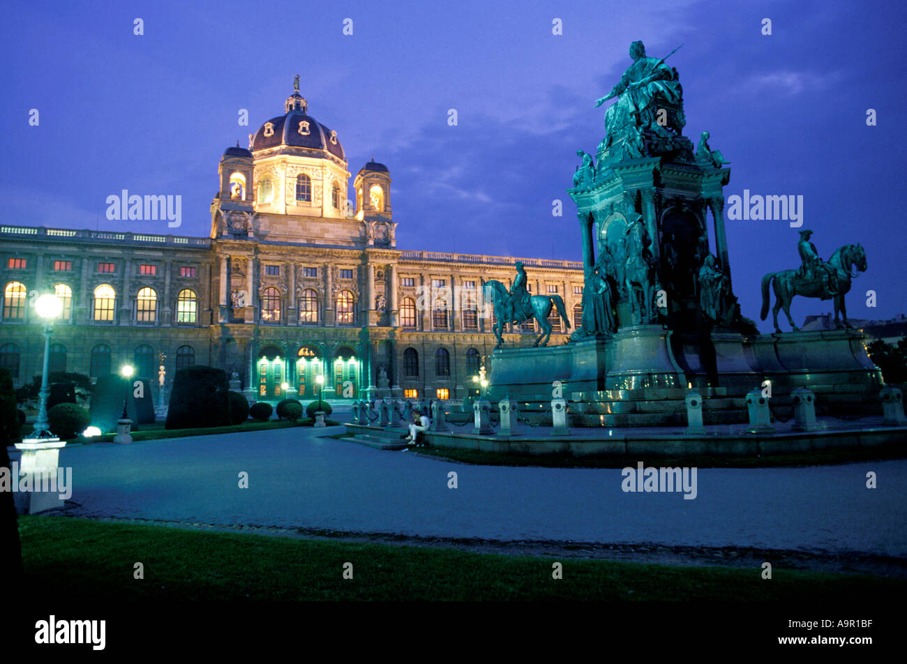 Maria Teresa Platz e statua al Museo di Storia dell'arte a Vienna Foto Stock